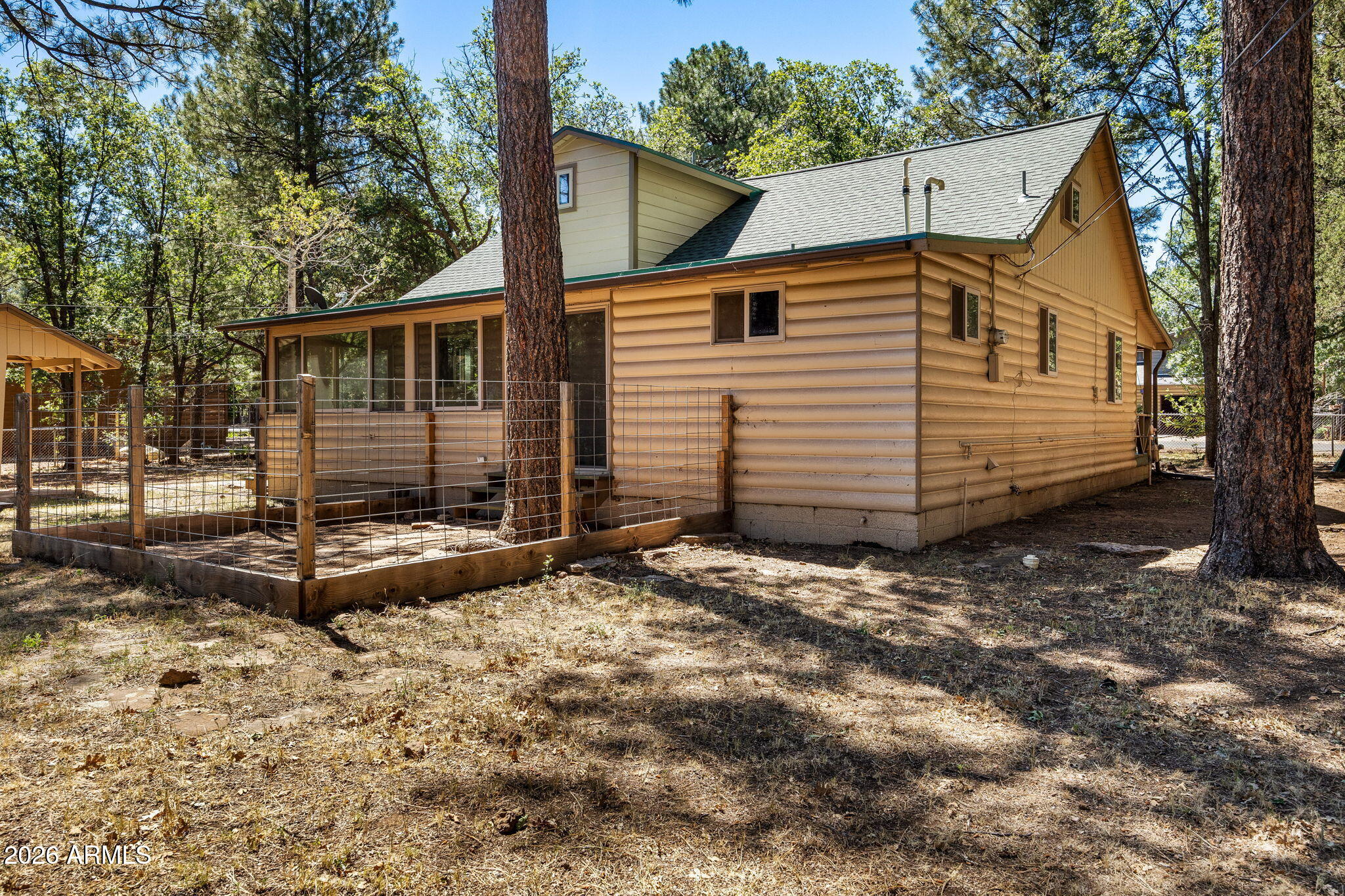 564 W MEADOW Drive