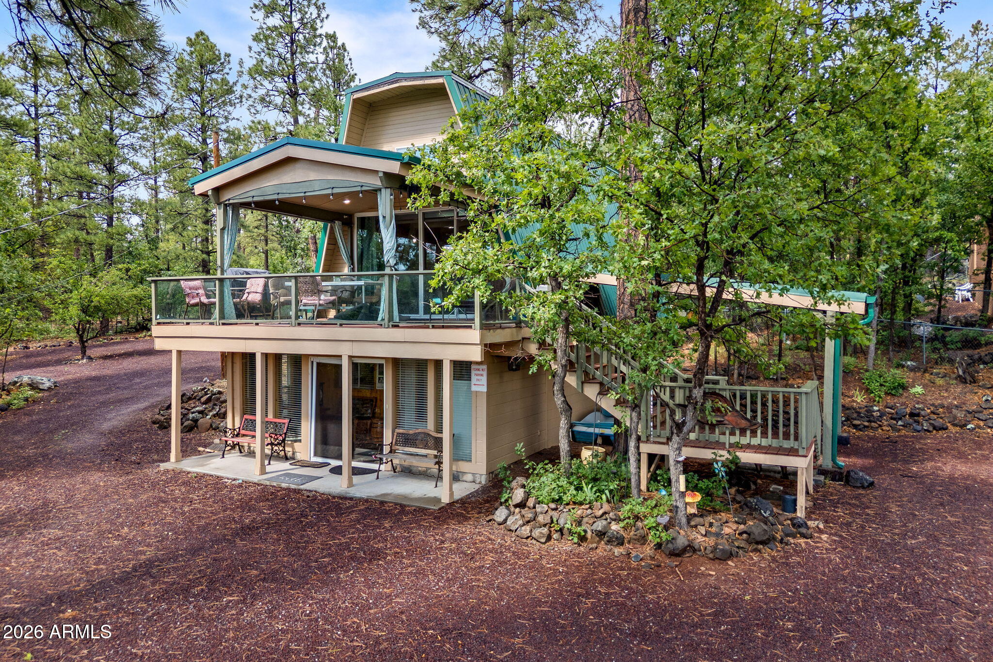 416 W ROCK Lane