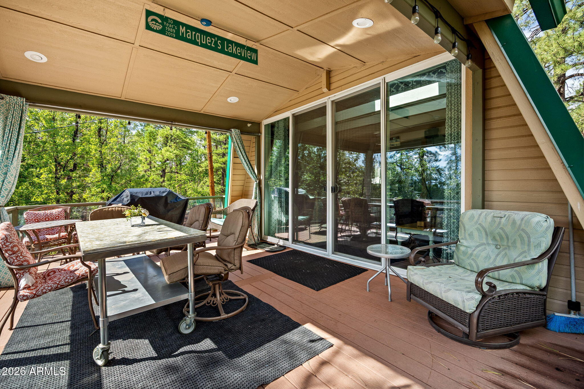 416 W ROCK Lane