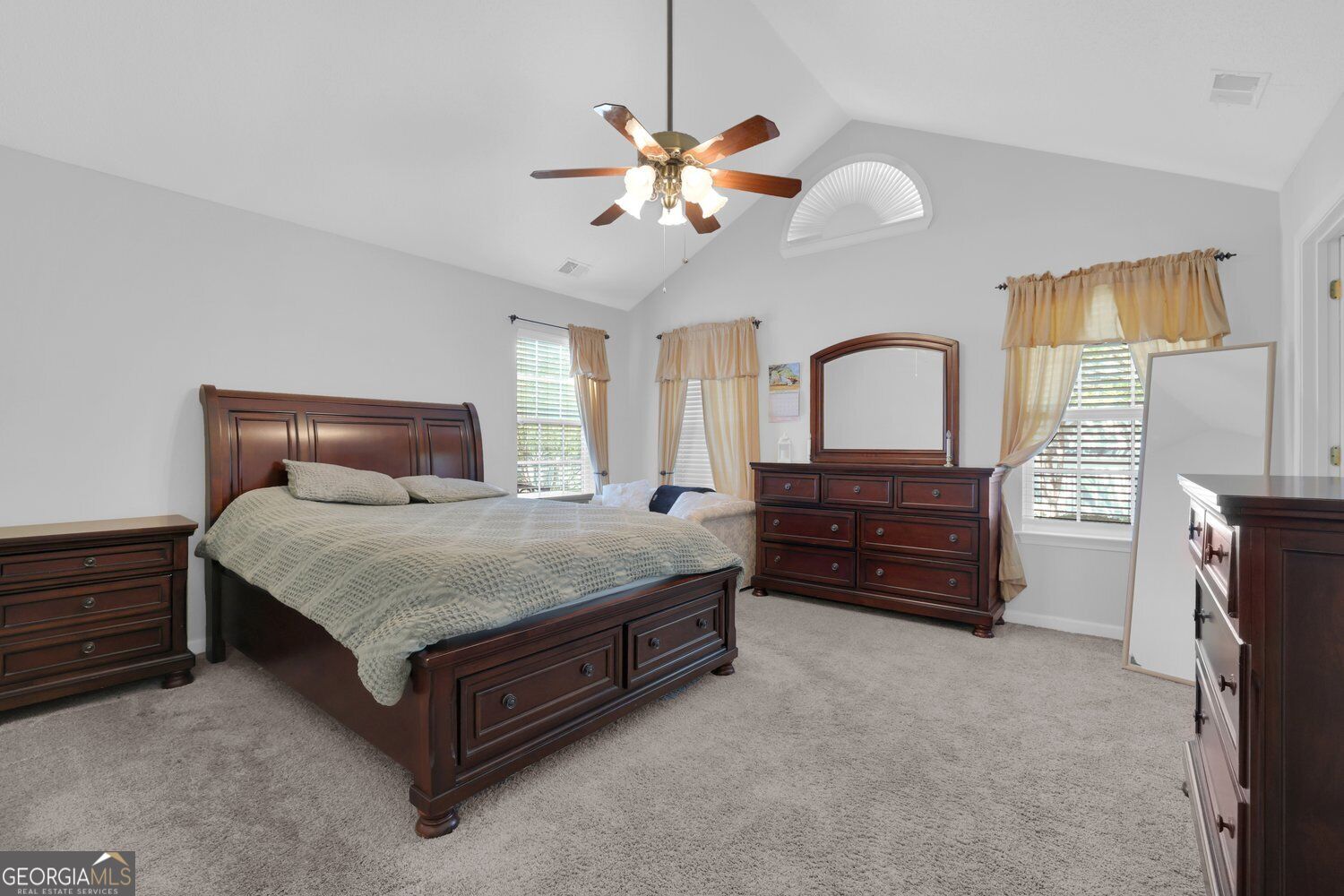 6112 Menlow Court
