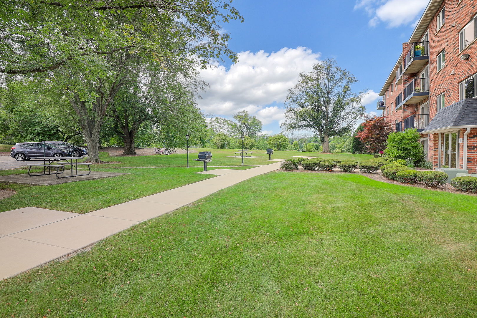 100 W PARK CIRCLE Drive Unit: 1H