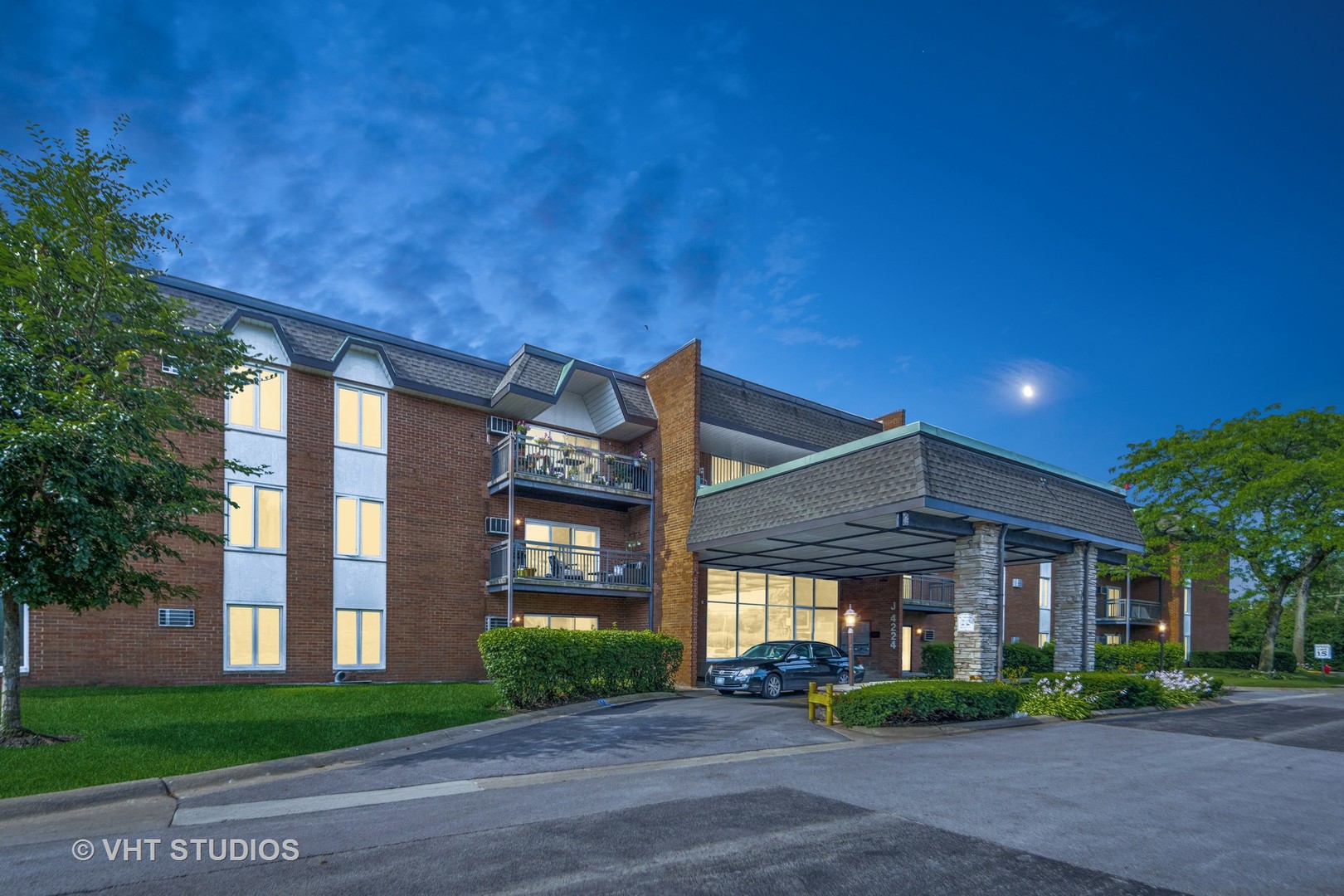 4224 Saratoga Avenue Unit: 304
