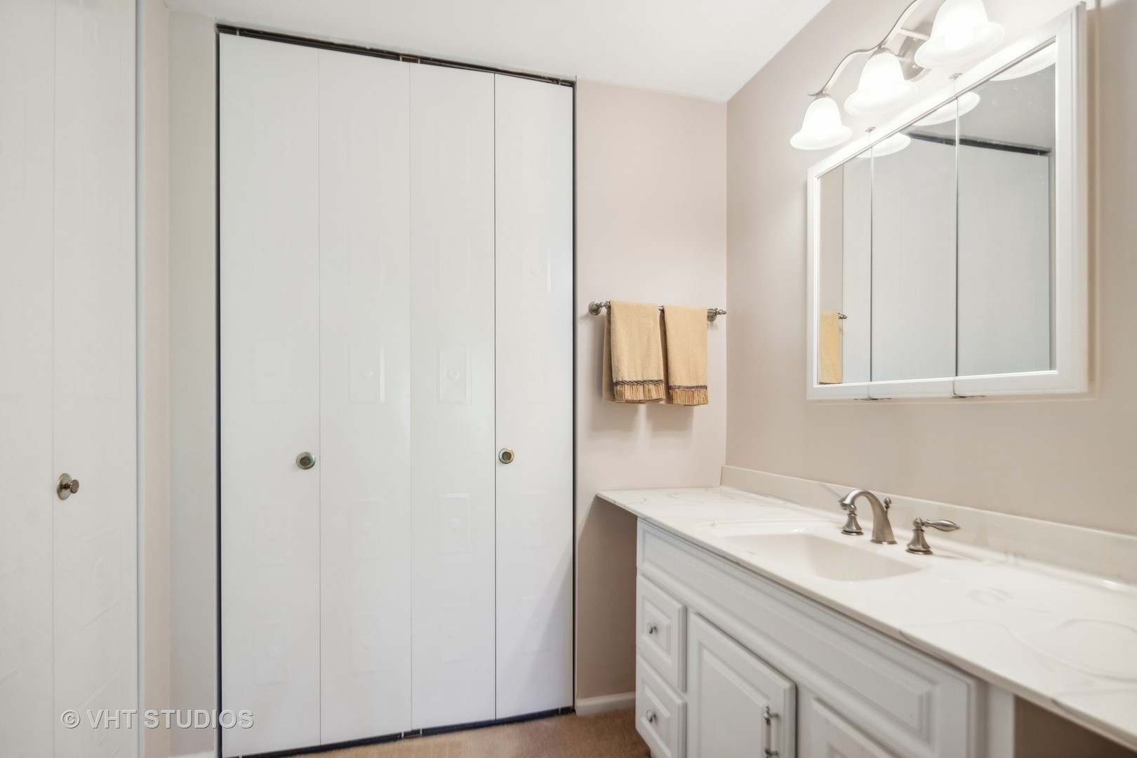 4224 Saratoga Avenue Unit: 304