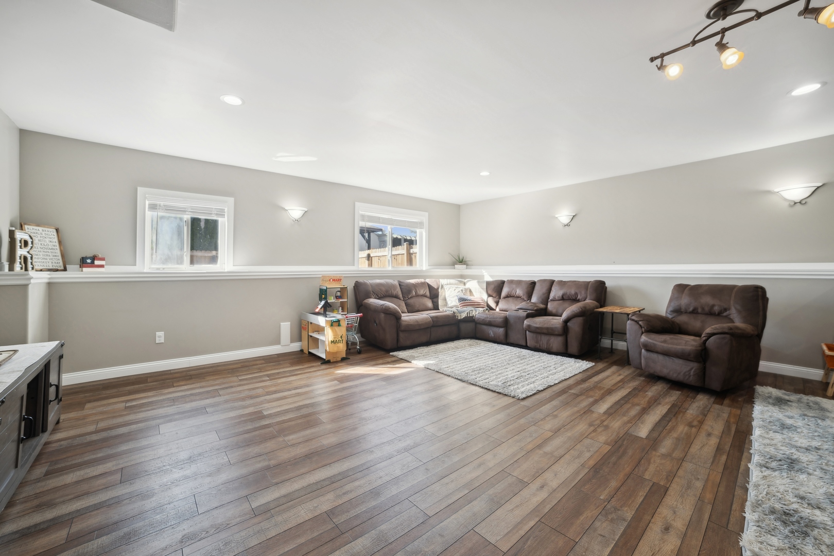 814 S Oak Creek Drive