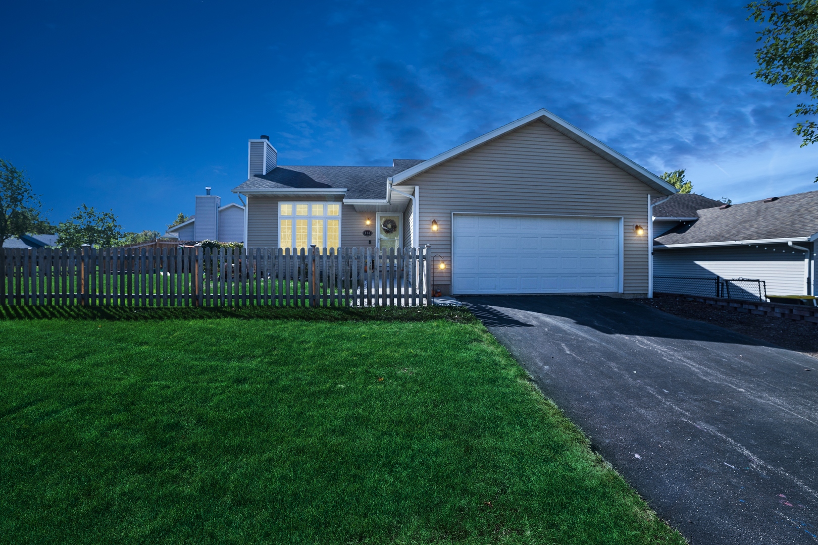 814 S Oak Creek Drive