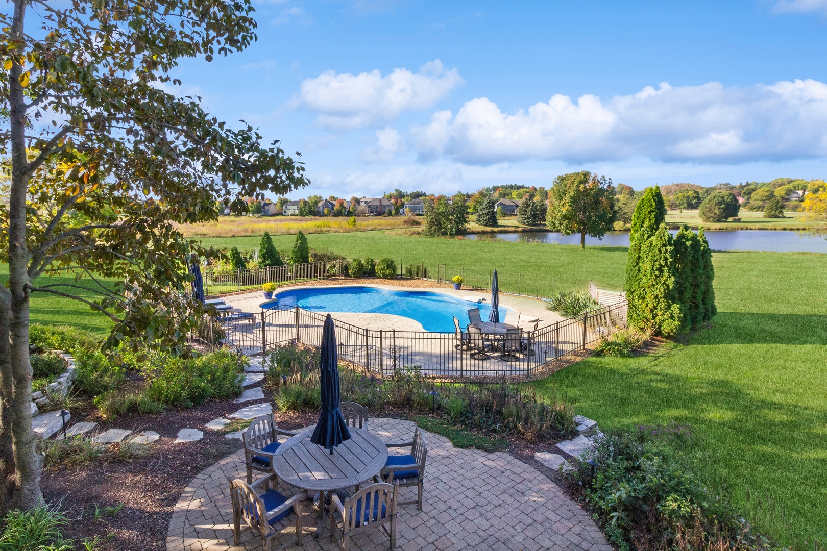 40W258 Ralph Waldo Emerson Lane