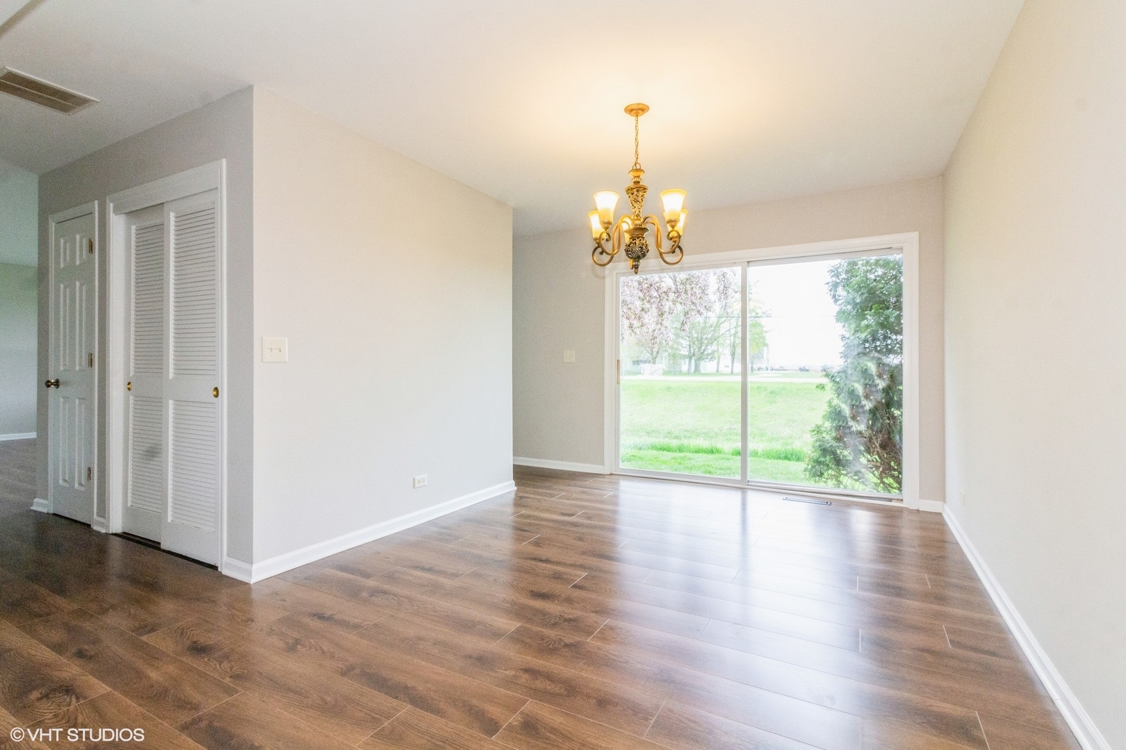 913 Village Court Unit: 913