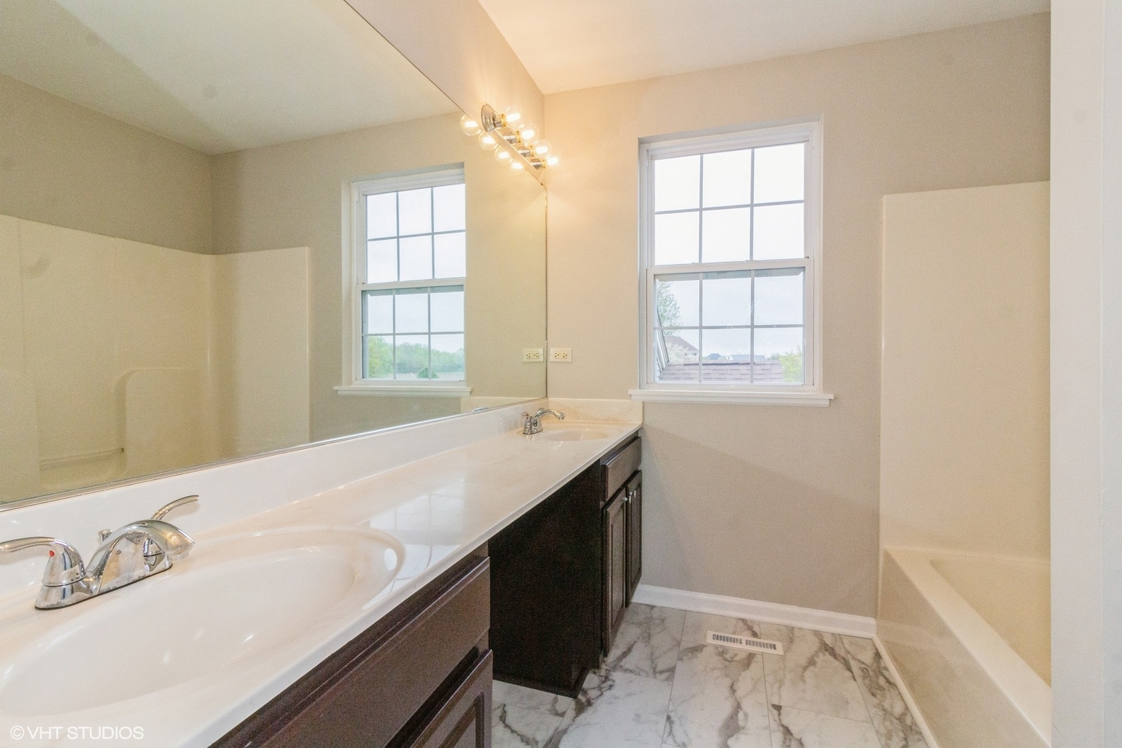 913 Village Court Unit: 913