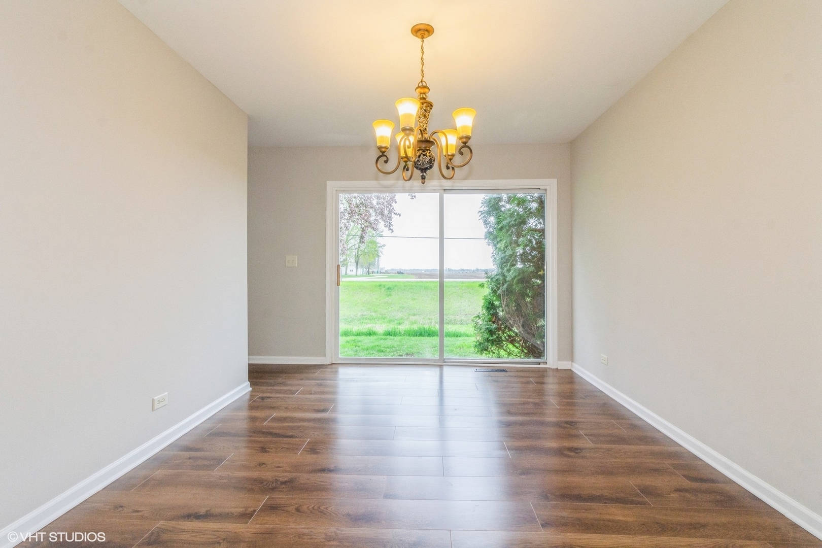 913 Village Court Unit: 913