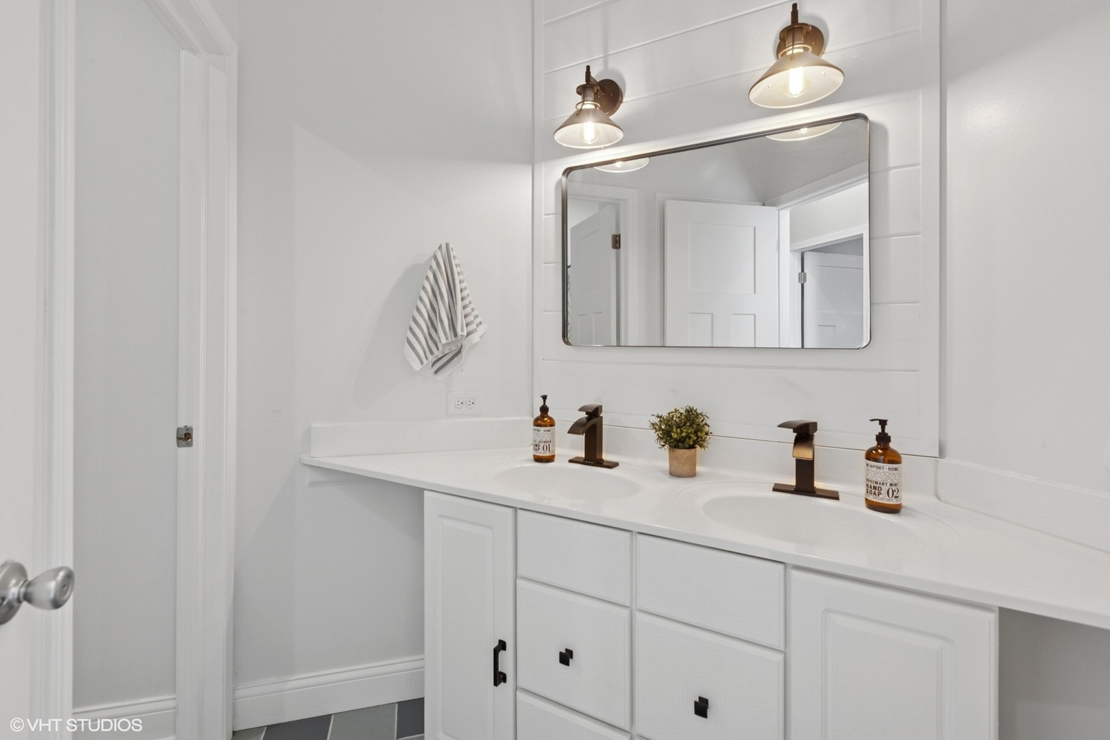 6N142 Riverside Drive