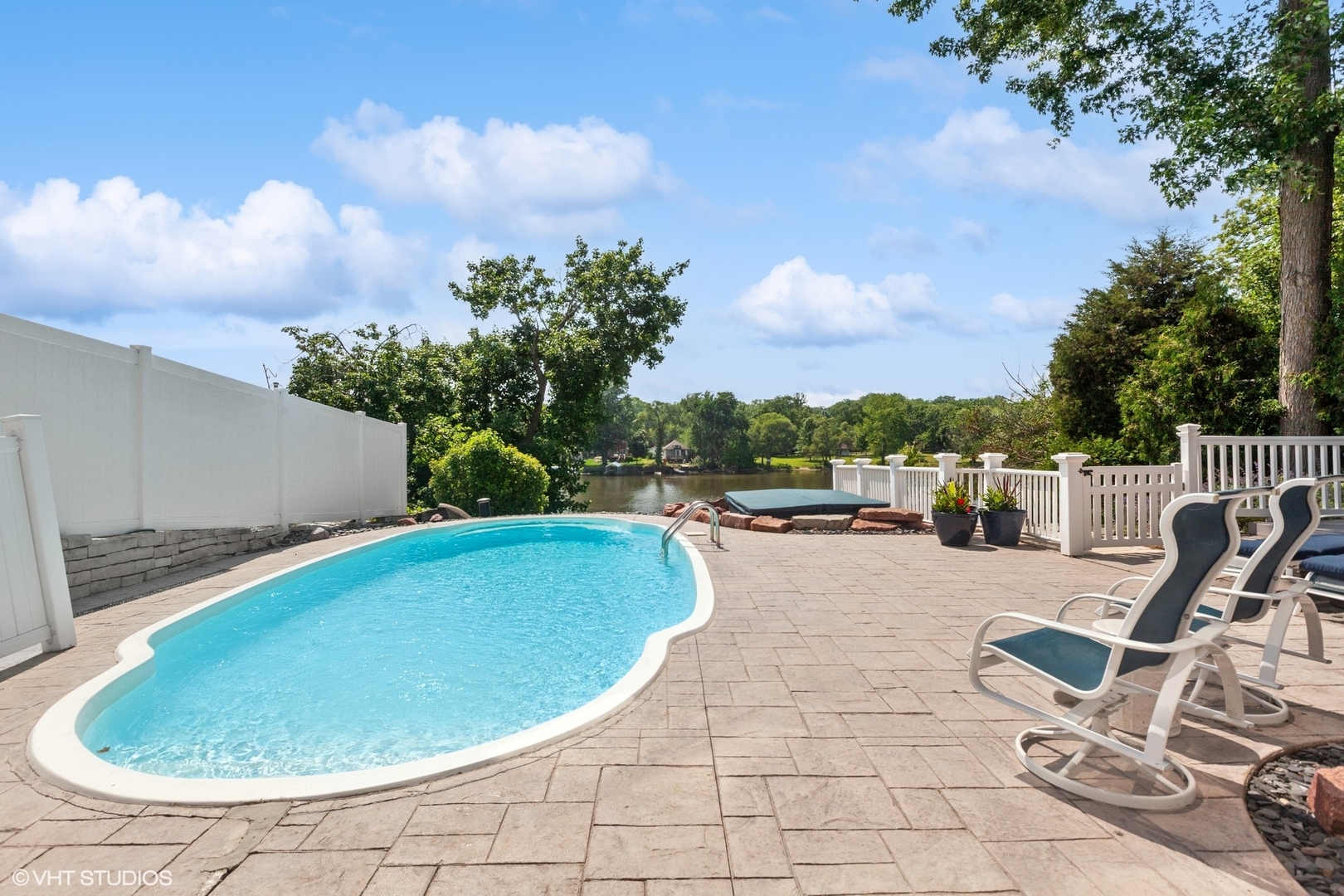 6N142 Riverside Drive