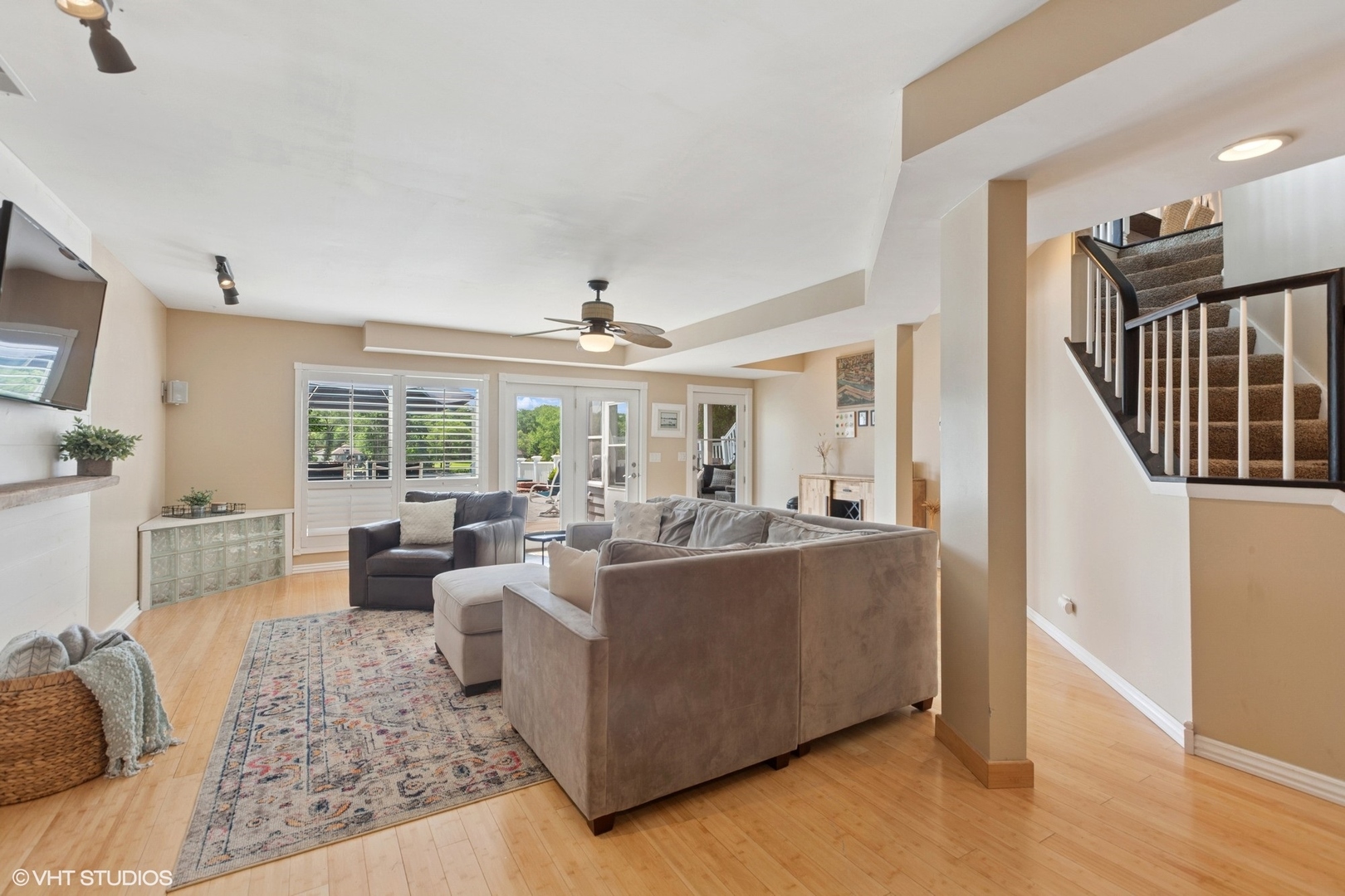 6N142 Riverside Drive