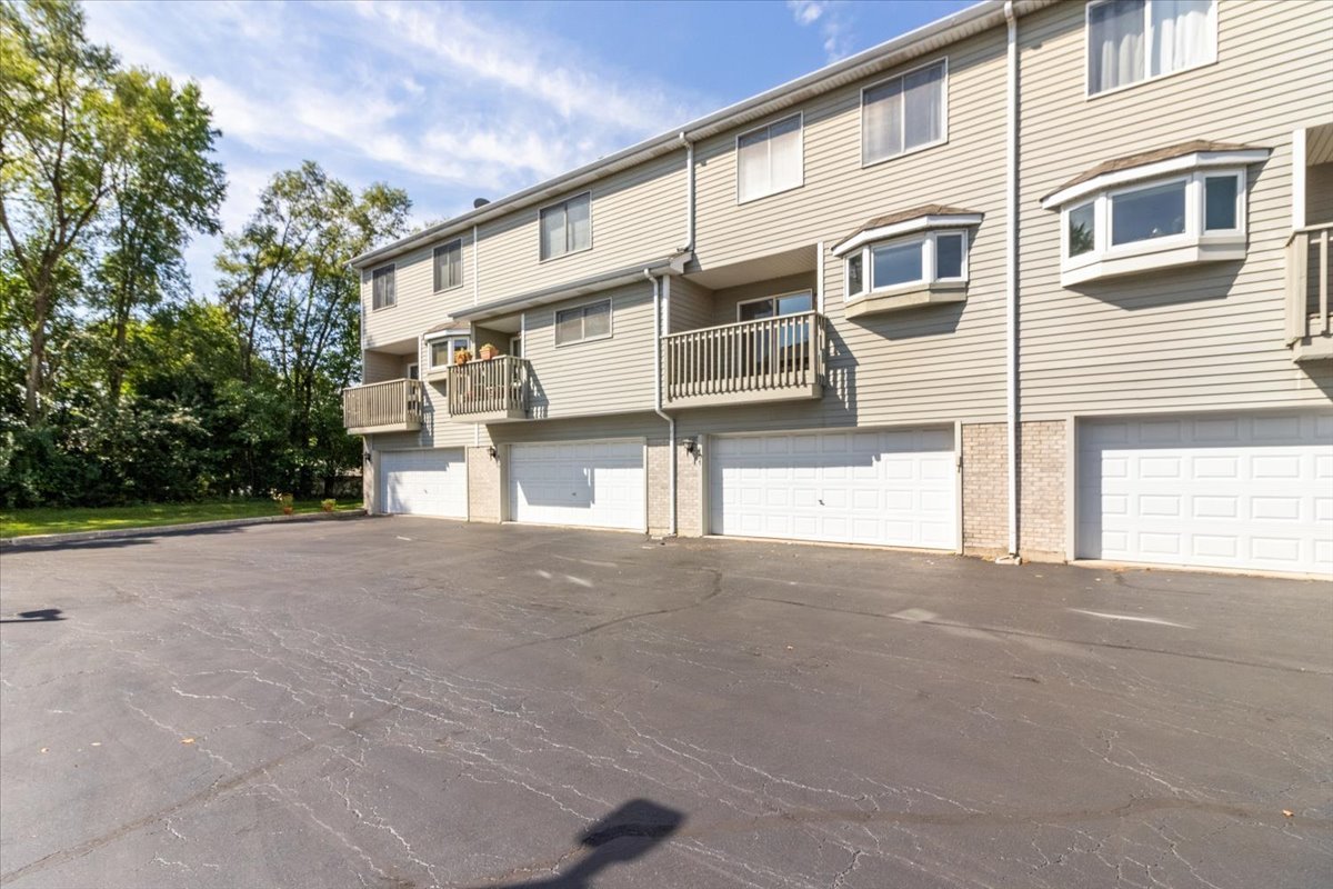 407 E Willow Street Unit: 407