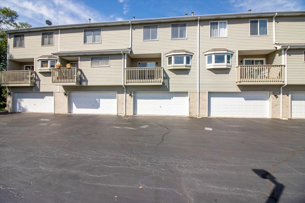 407 E Willow Street Unit: 407