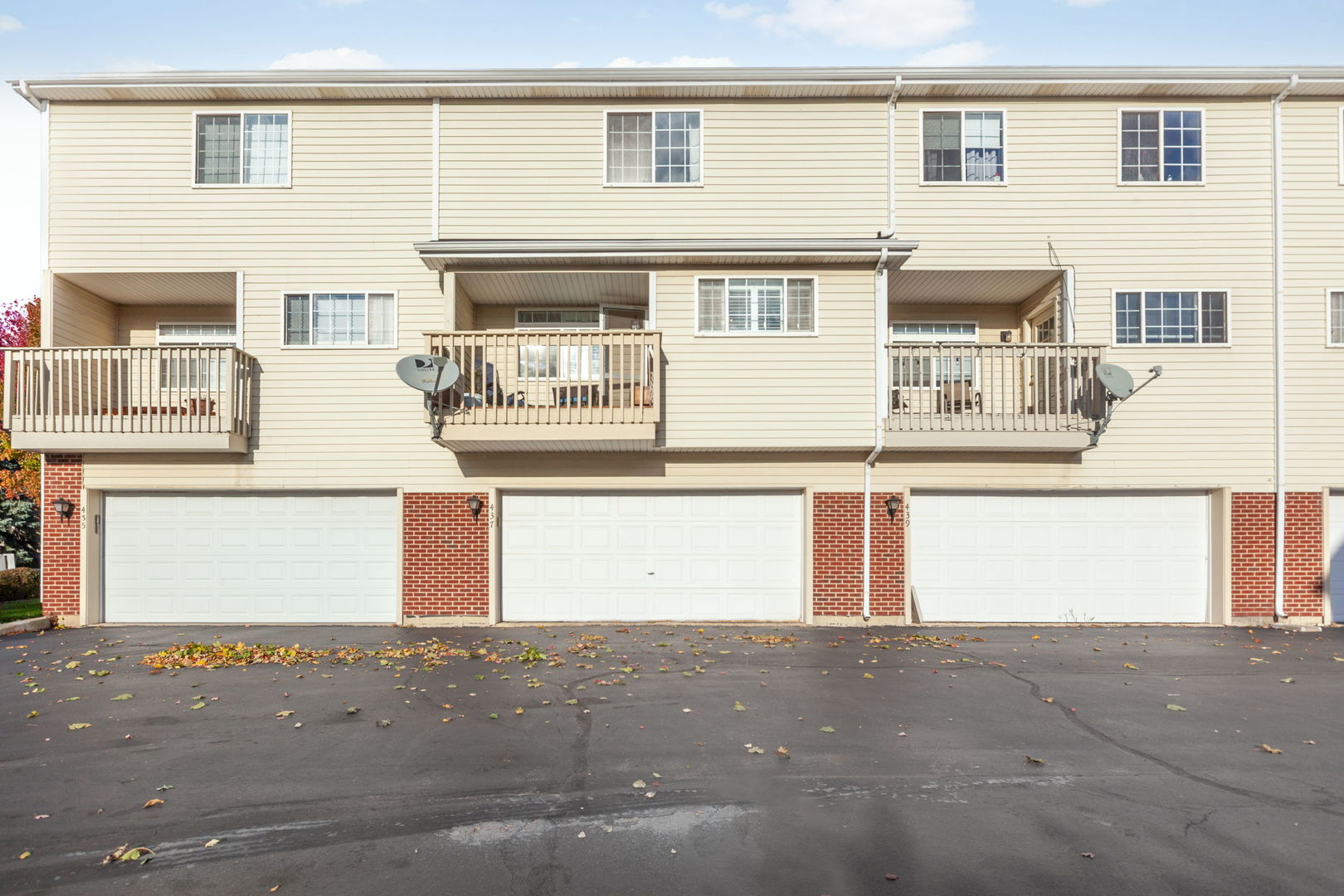 437 E Willow Street Unit: 437