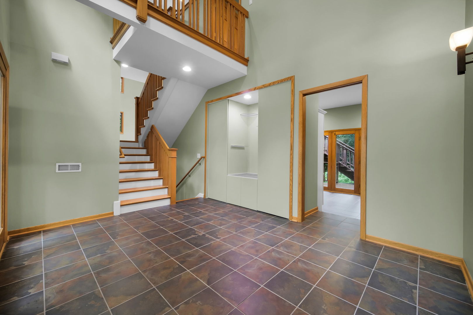 43W976 Oakleaf Drive