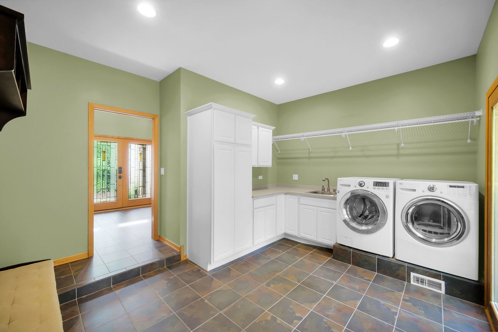 43W976 Oakleaf Drive