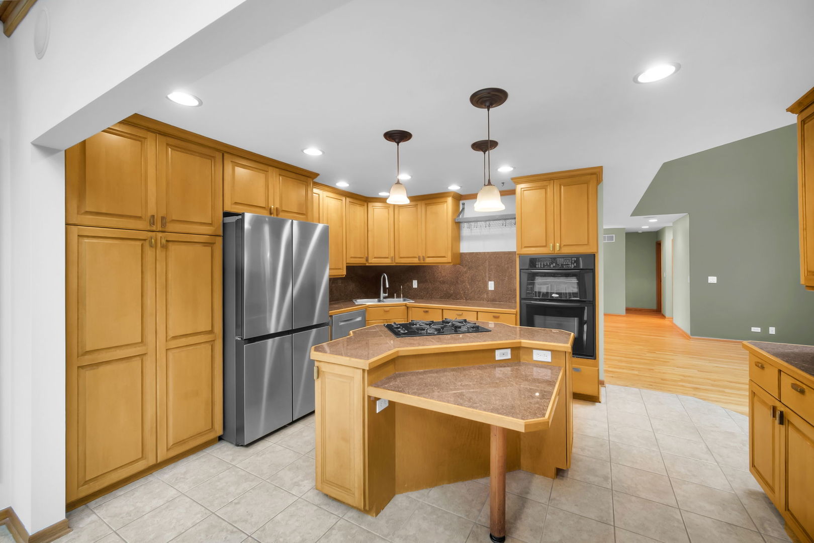 43W976 Oakleaf Drive