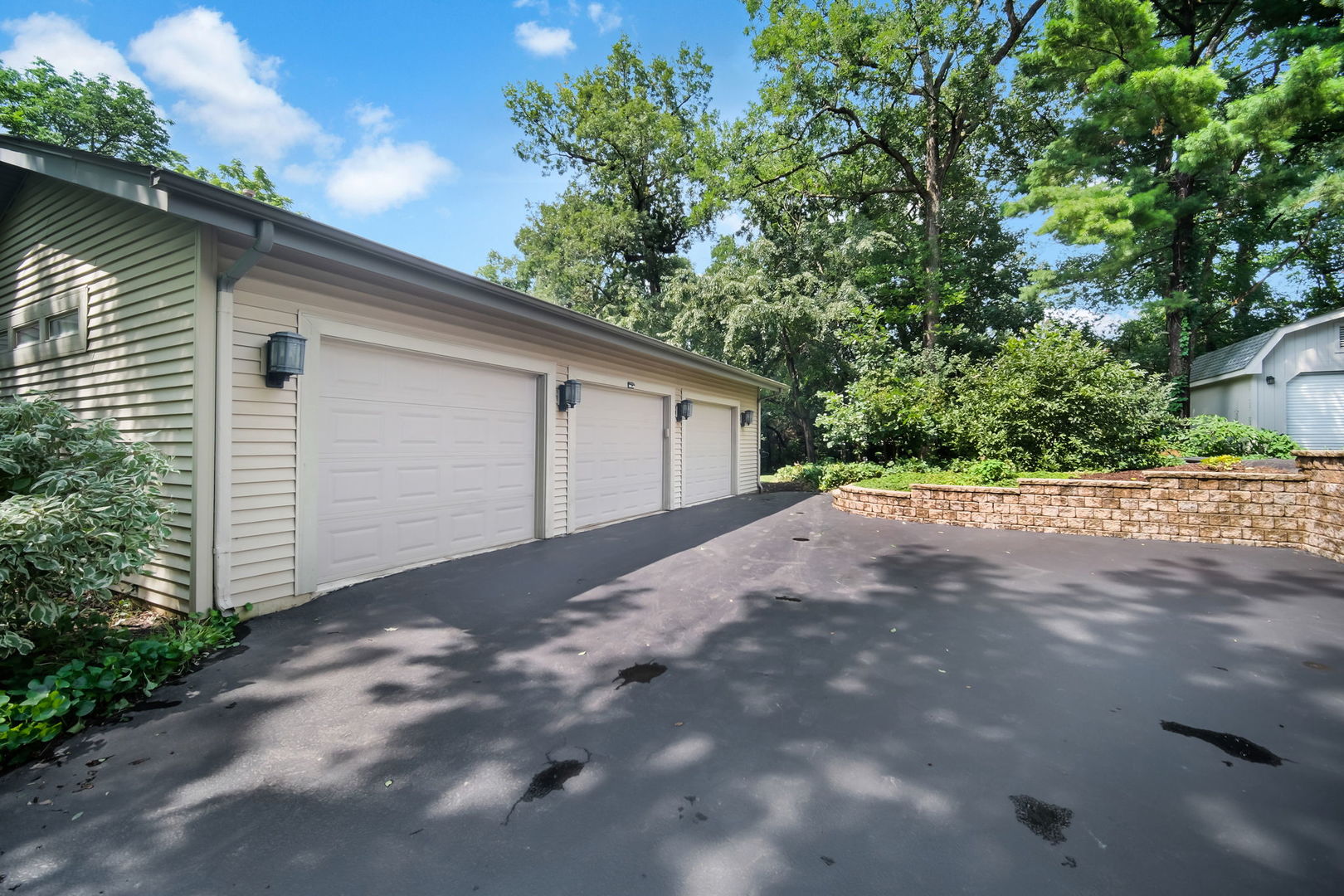 43W976 Oakleaf Drive