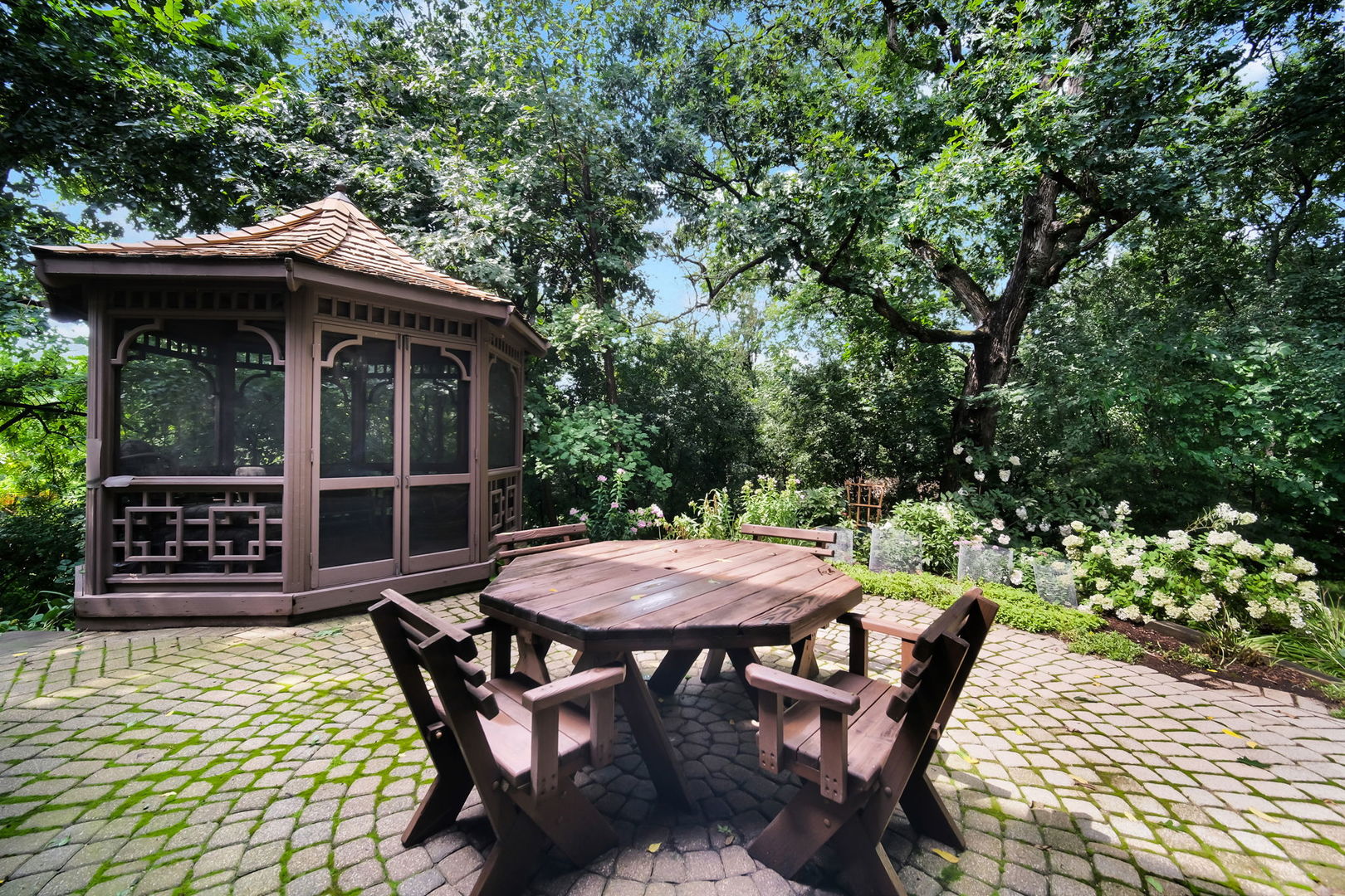 43W976 Oakleaf Drive