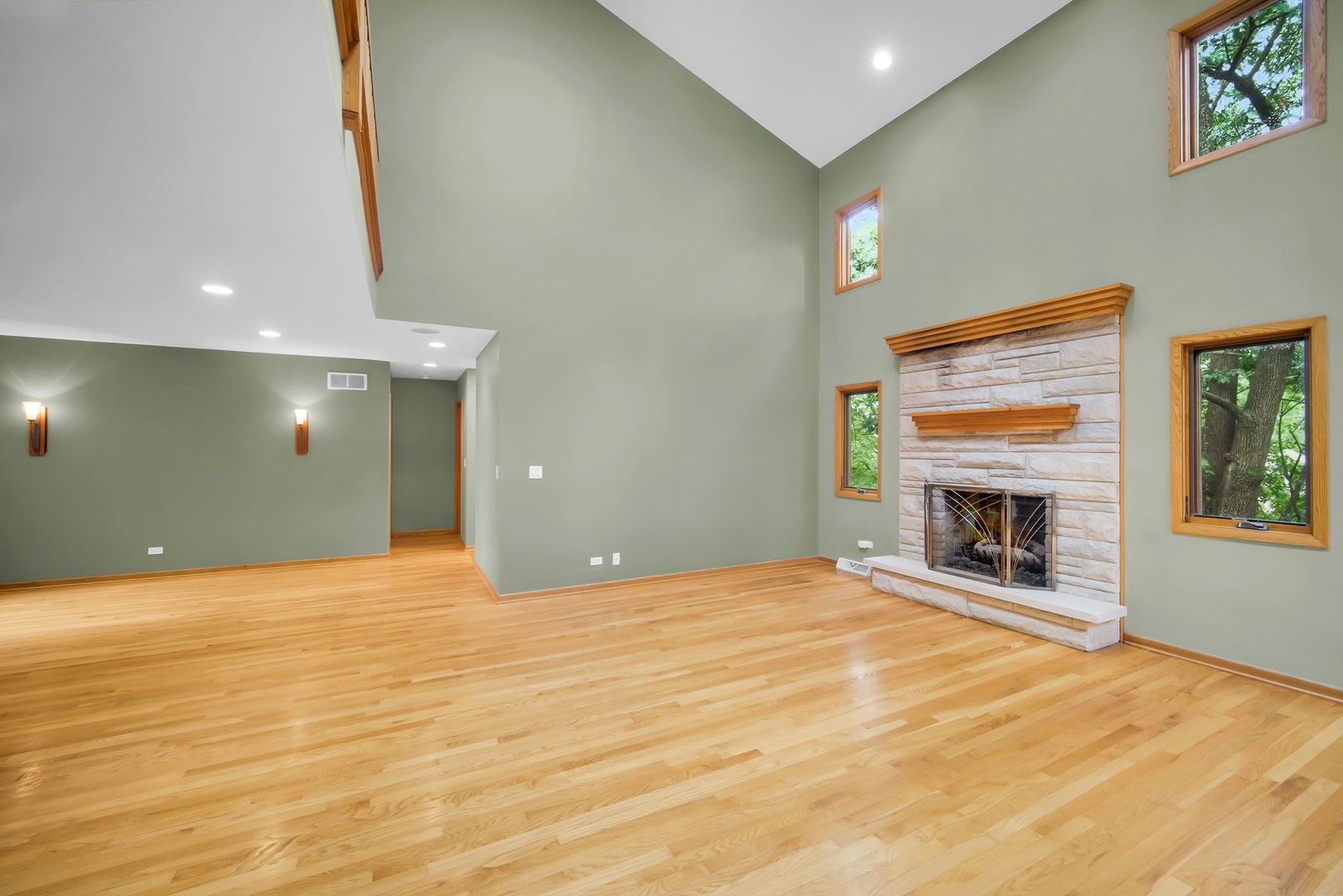 43W976 Oakleaf Drive