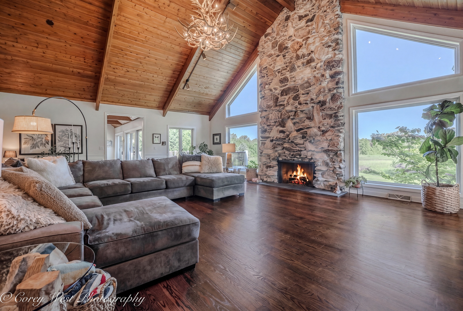 39W944 Deer Run Drive