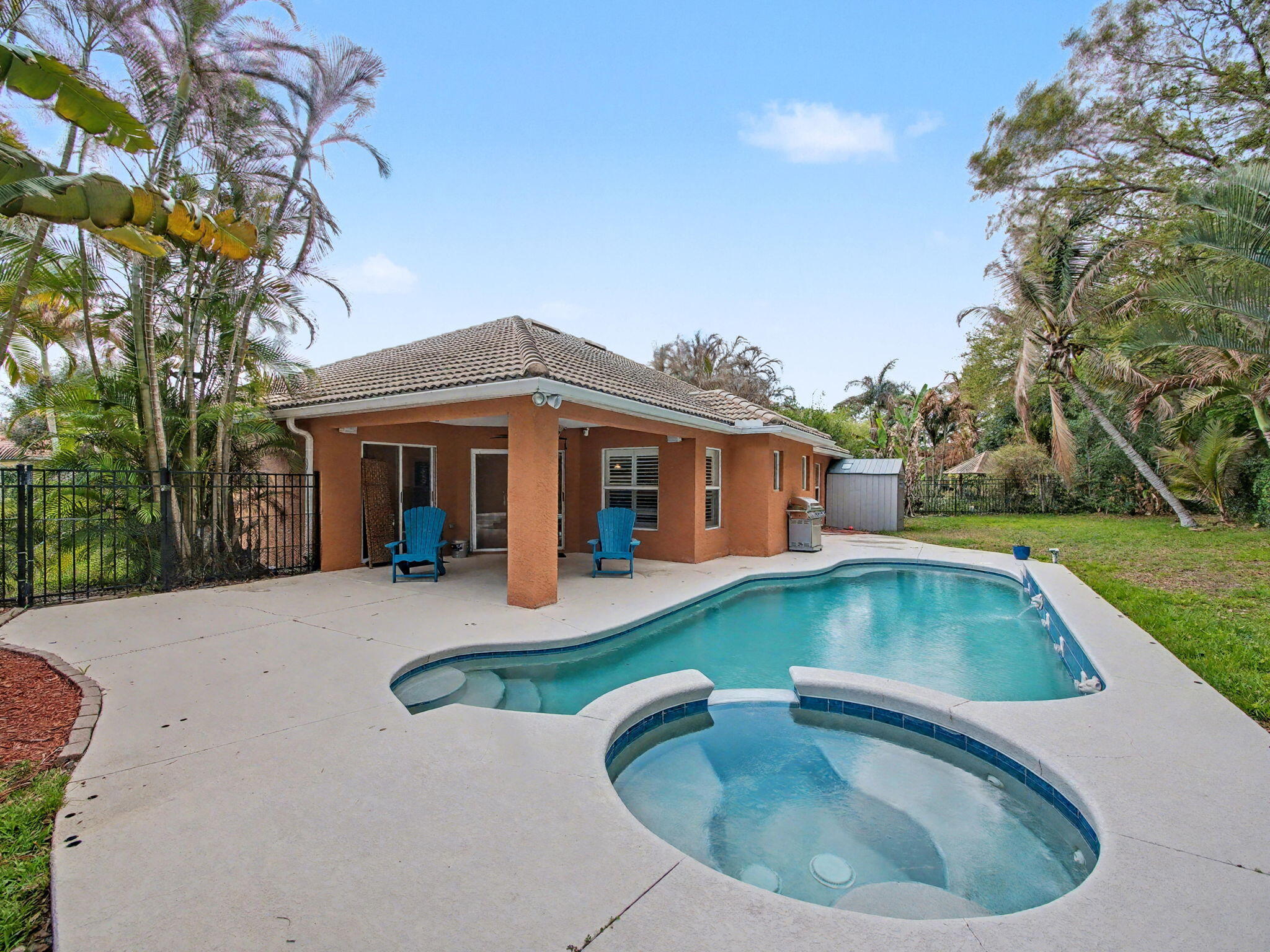 2041 SW Panther Trace
