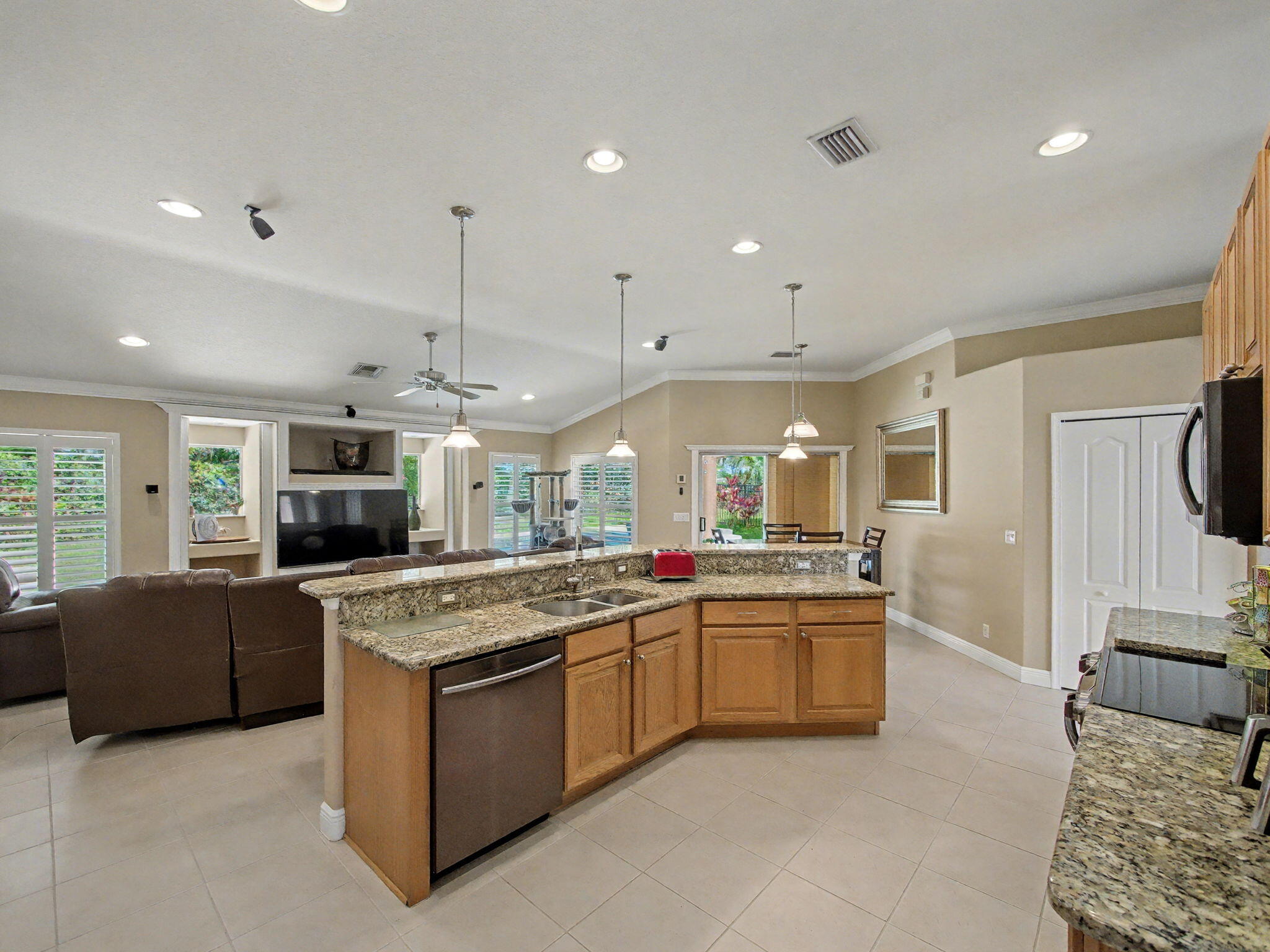 2041 SW Panther Trace