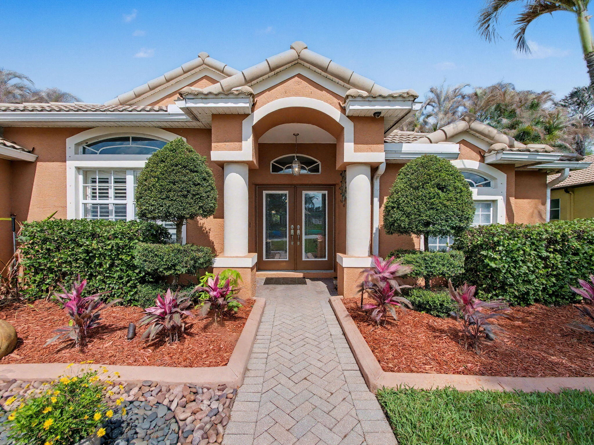 2041 SW Panther Trace