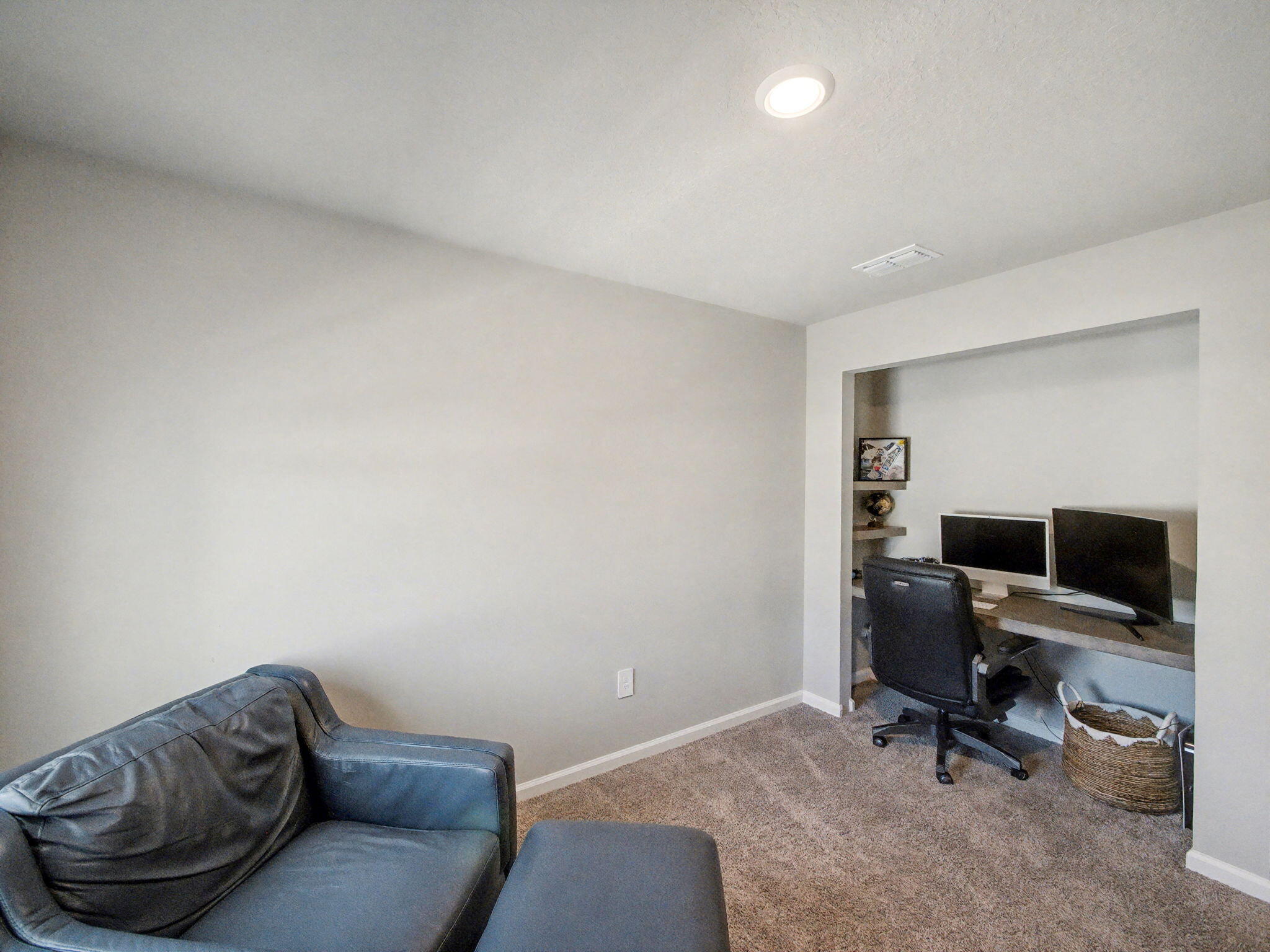 5747 SE Edgewater Circle