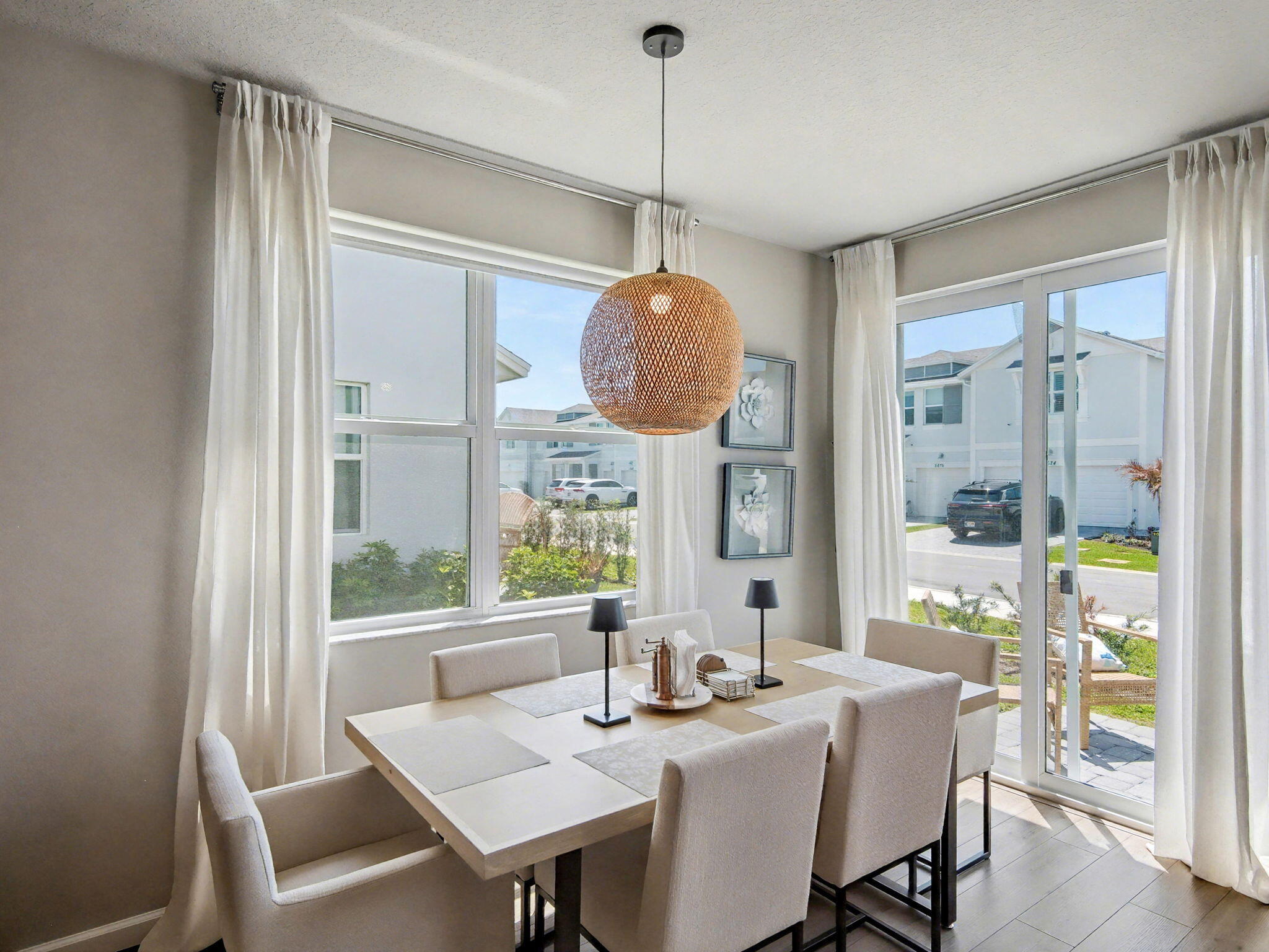 5747 SE Edgewater Circle