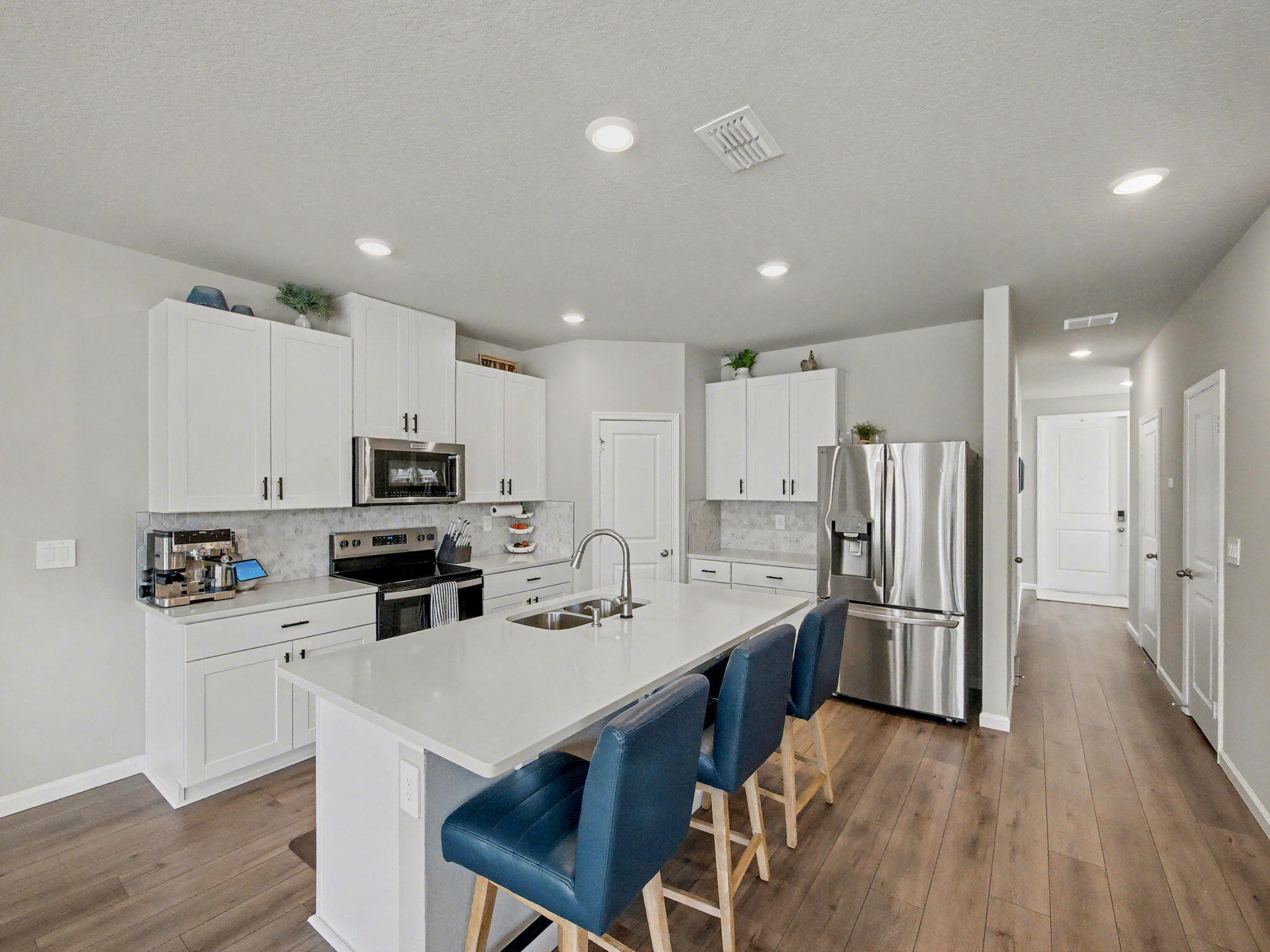 5747 SE Edgewater Circle