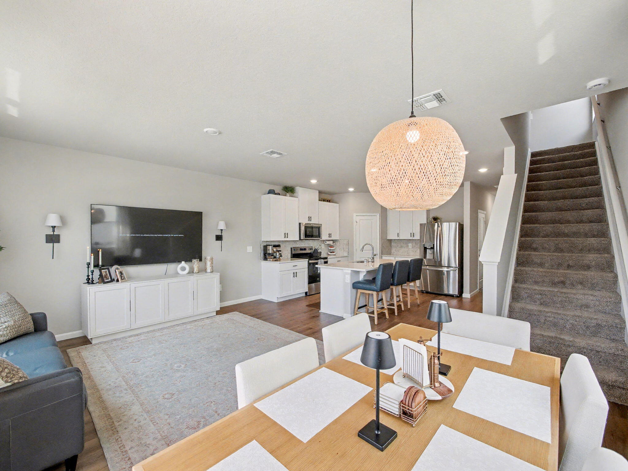 5747 SE Edgewater Circle