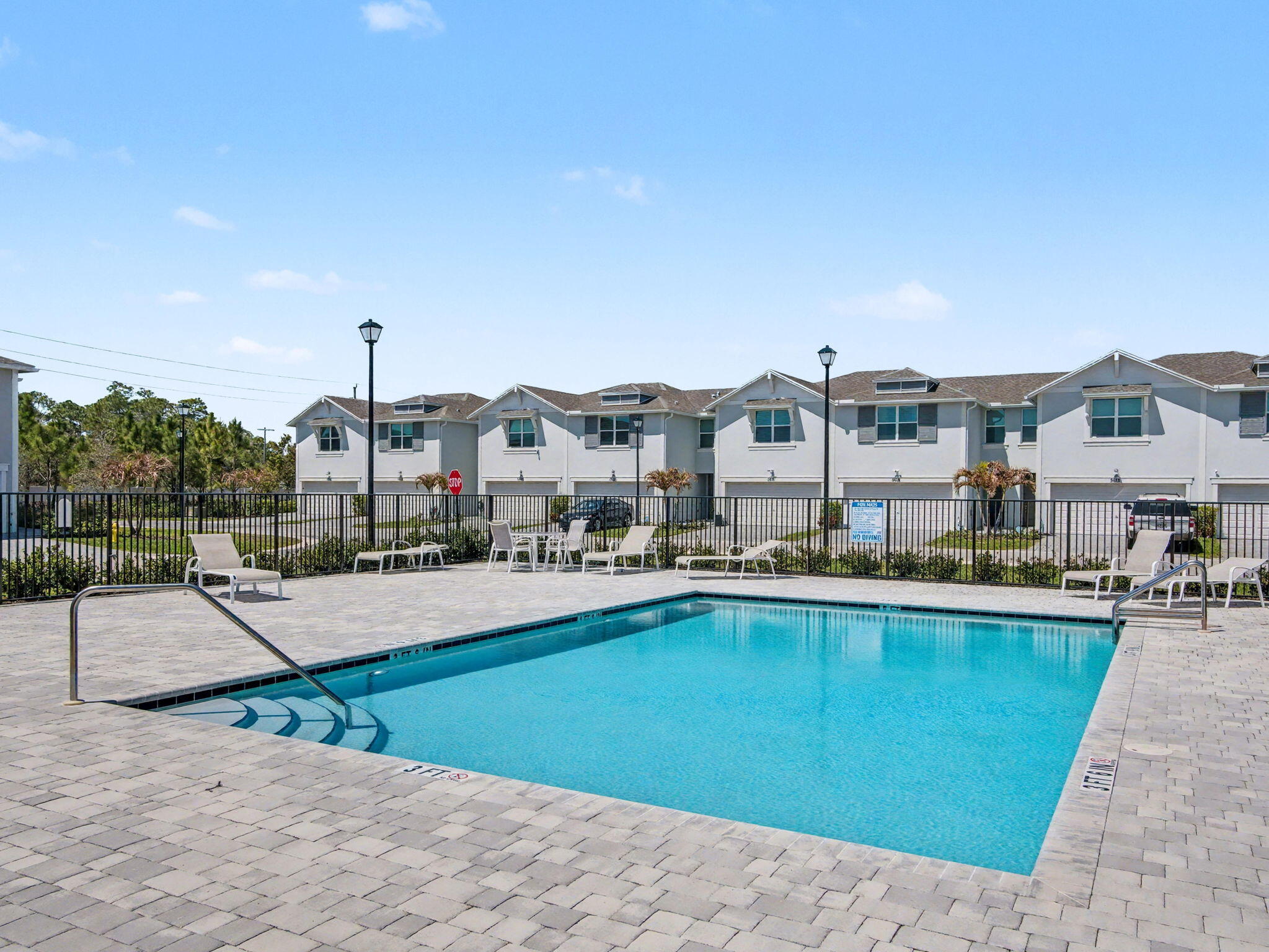 5747 SE Edgewater Circle