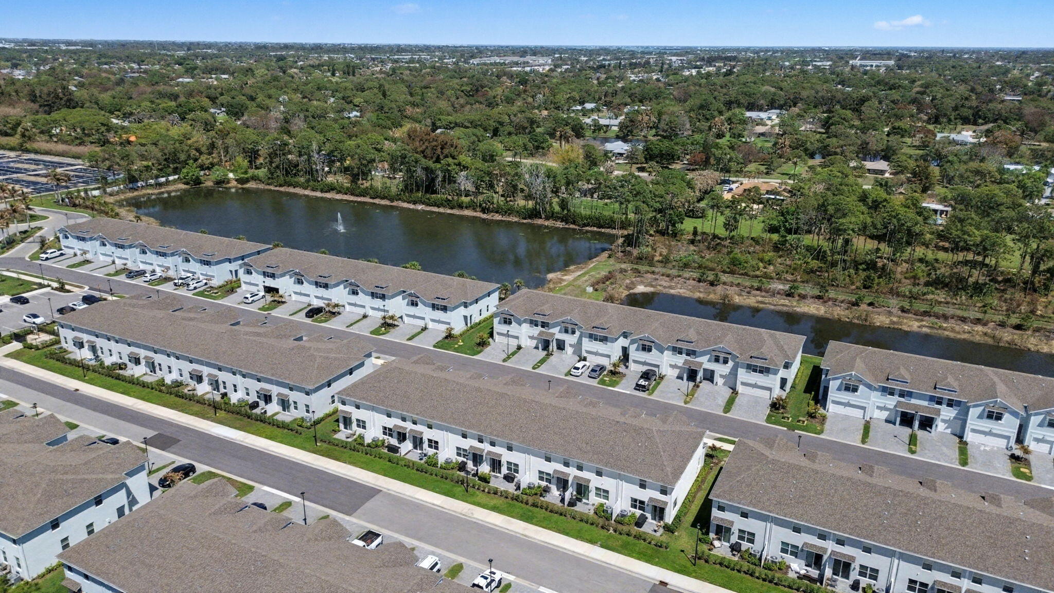 5747 SE Edgewater Circle