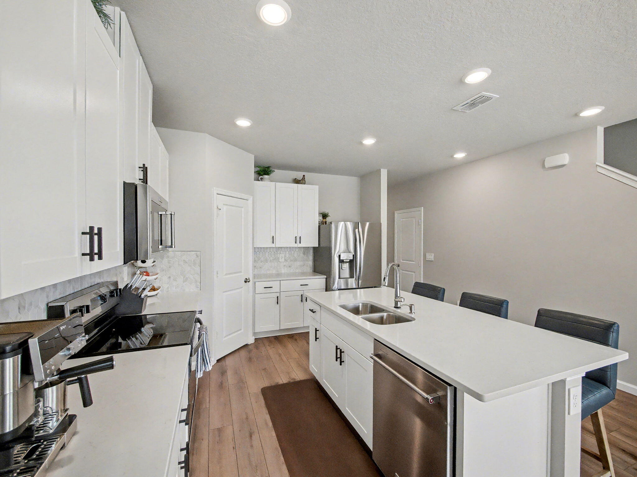 5747 SE Edgewater Circle