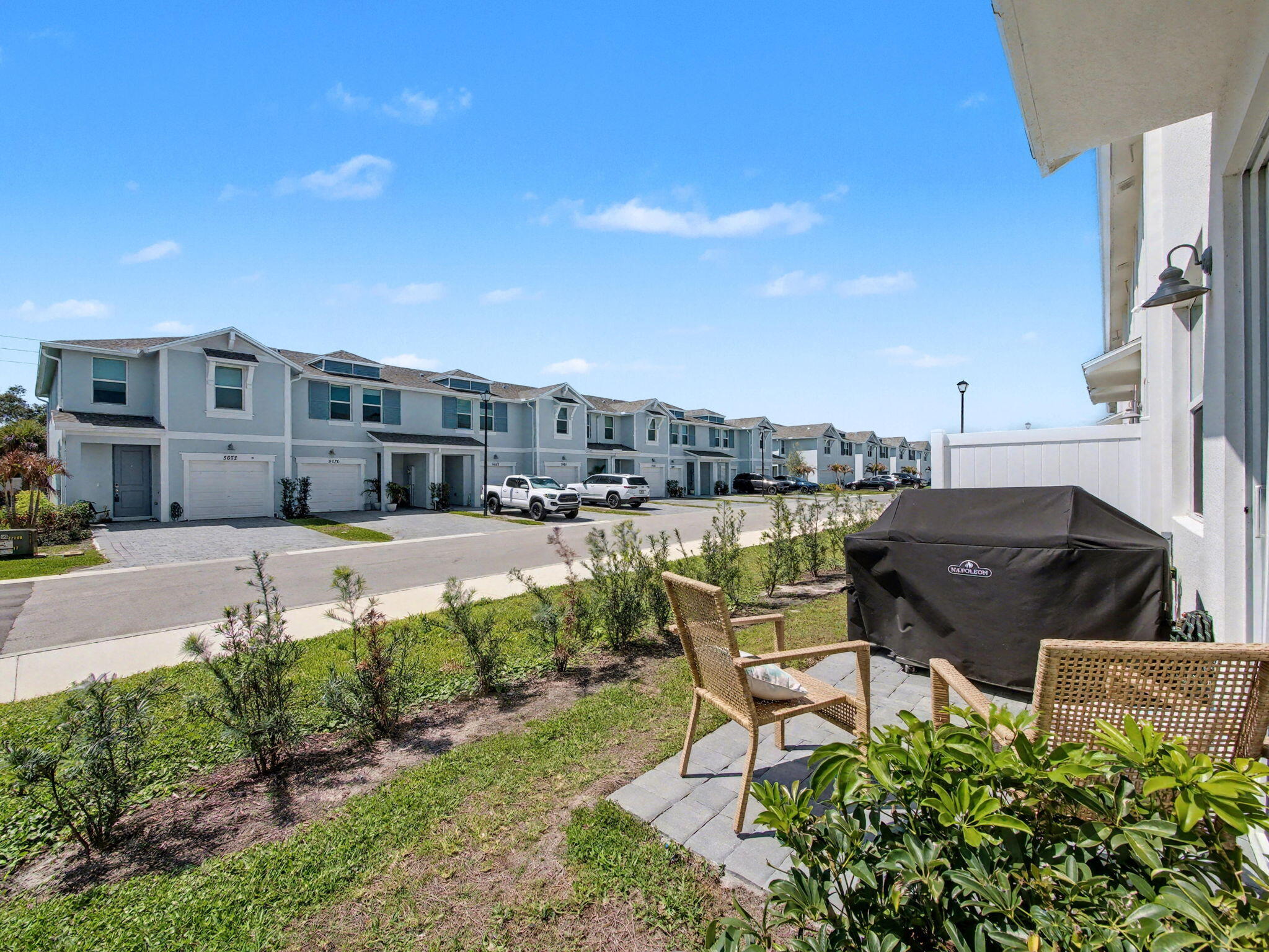 5747 SE Edgewater Circle