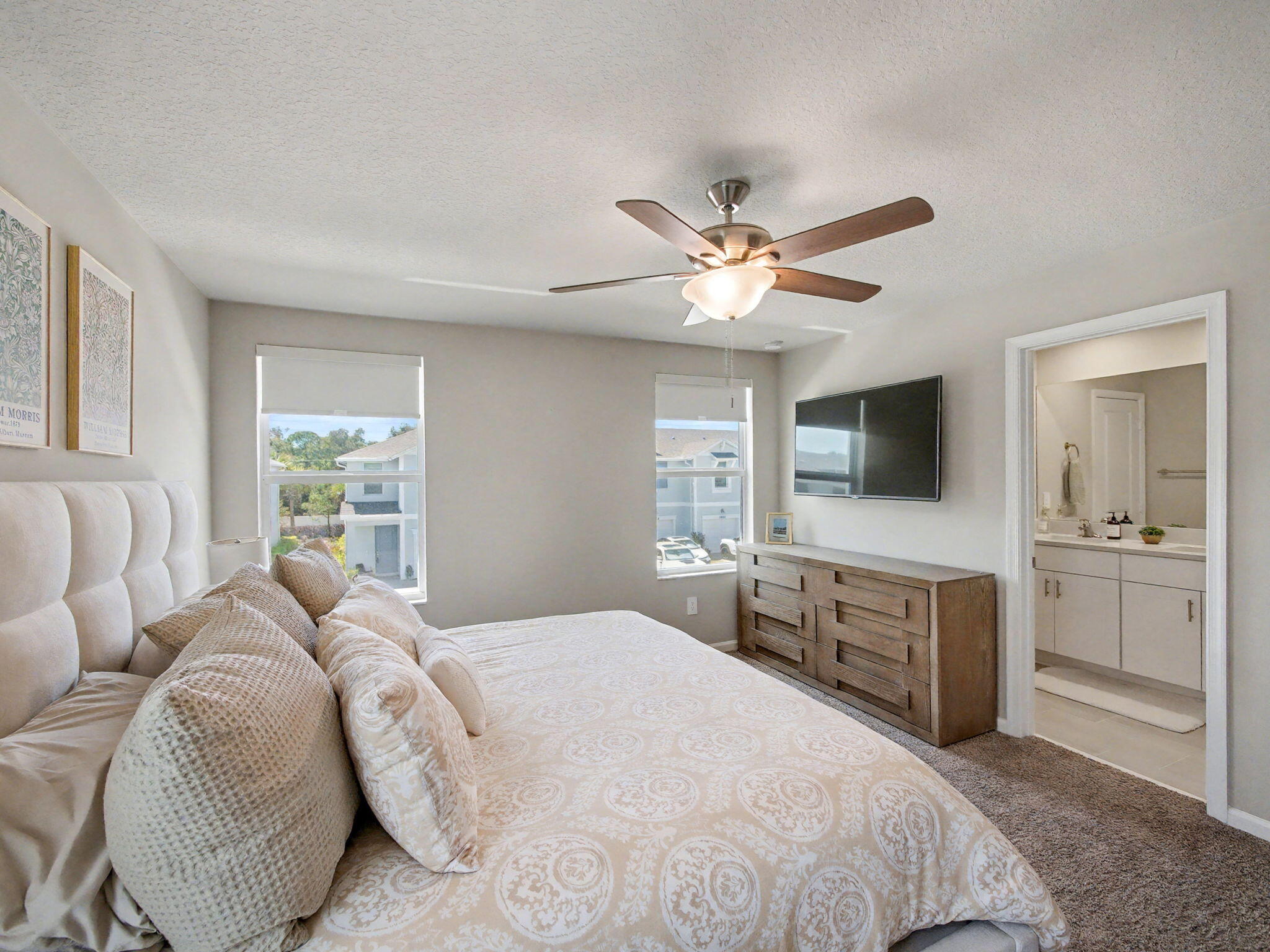 5747 SE Edgewater Circle