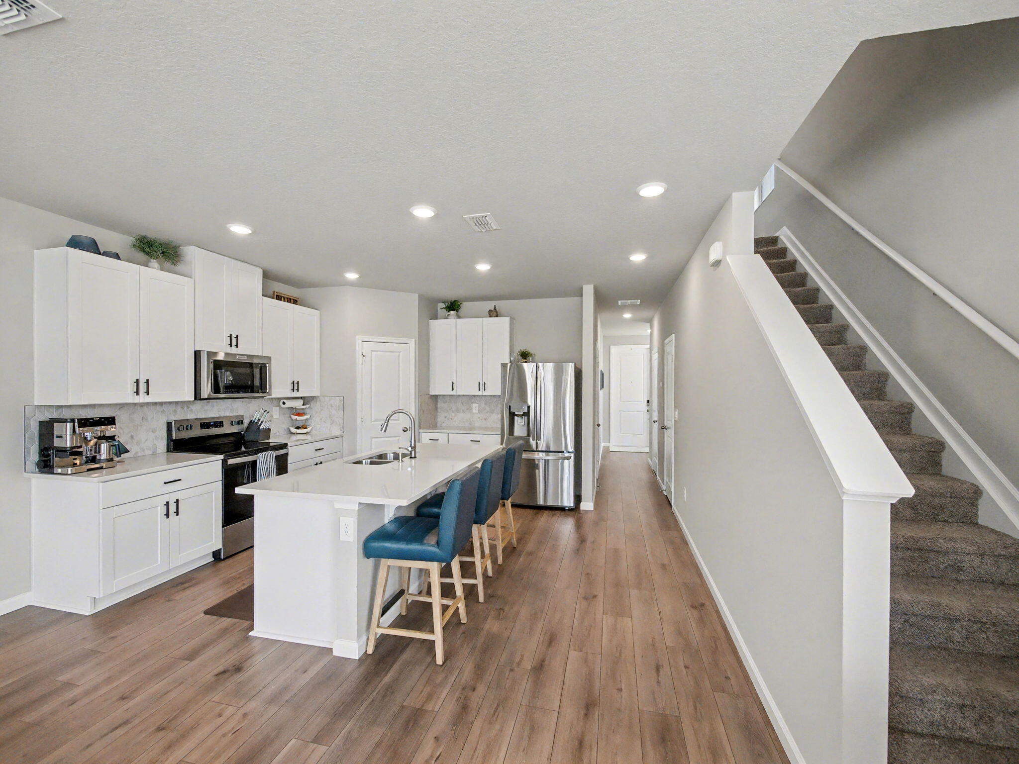 5747 SE Edgewater Circle