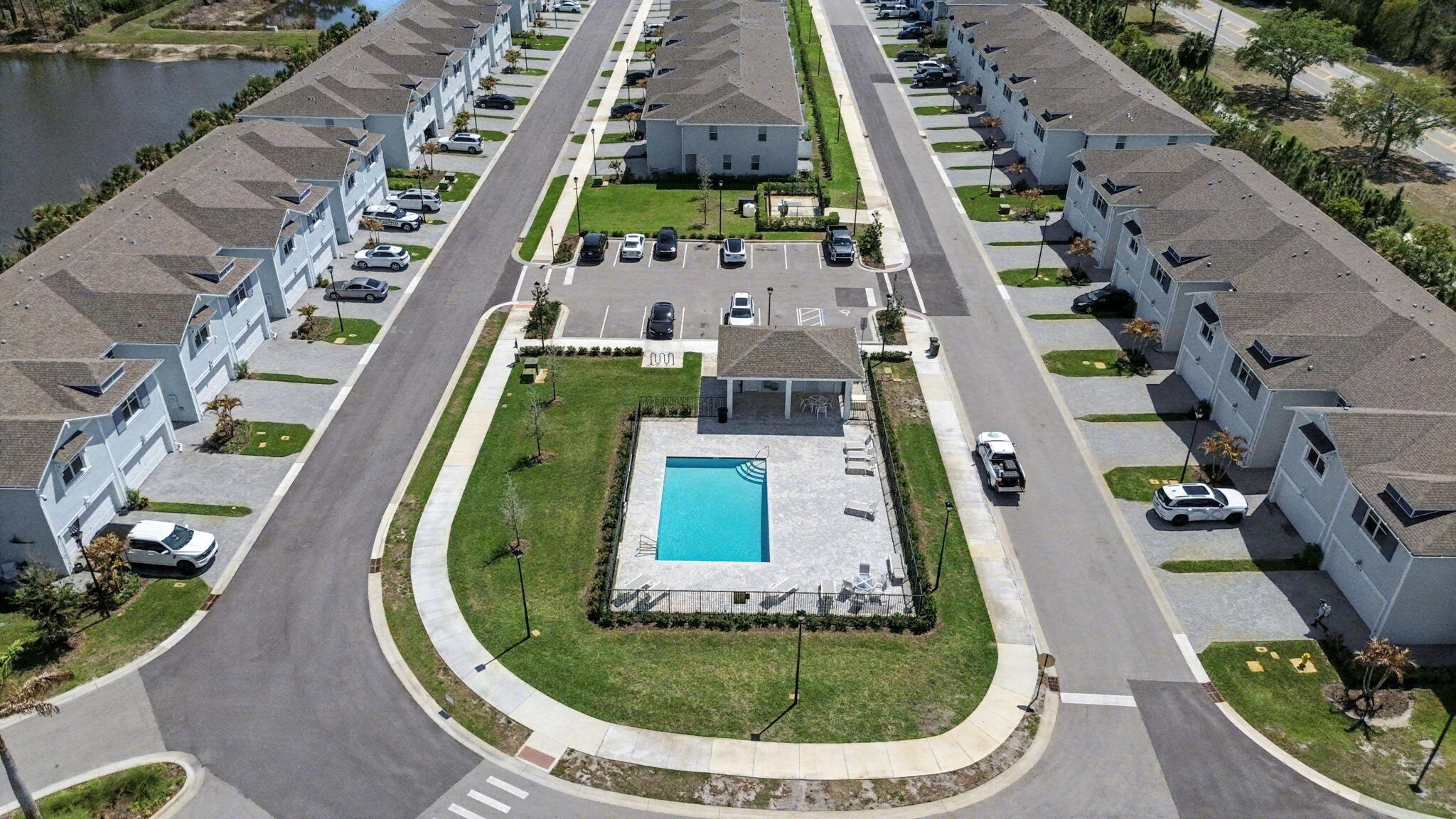 5747 SE Edgewater Circle