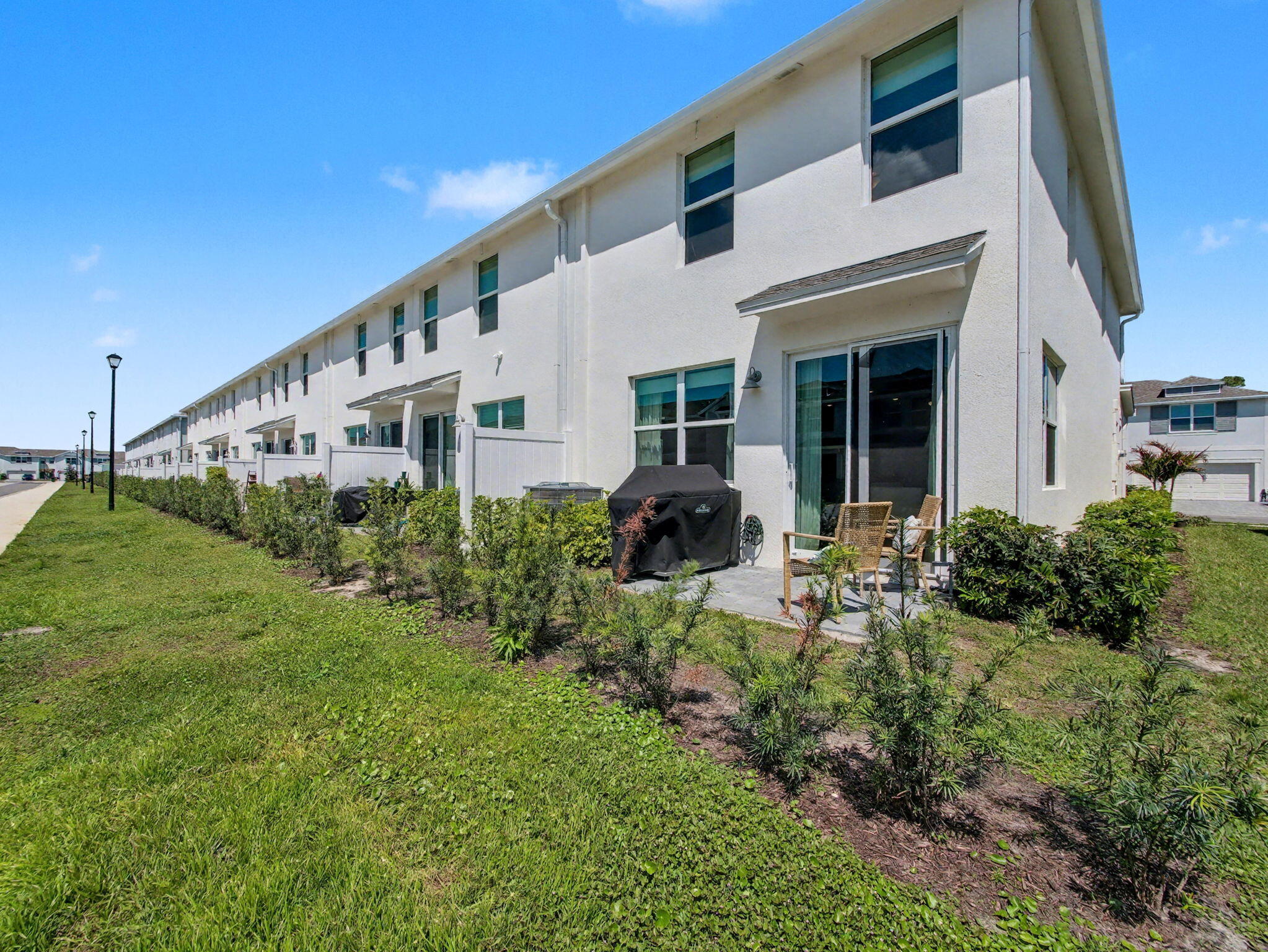 5747 SE Edgewater Circle