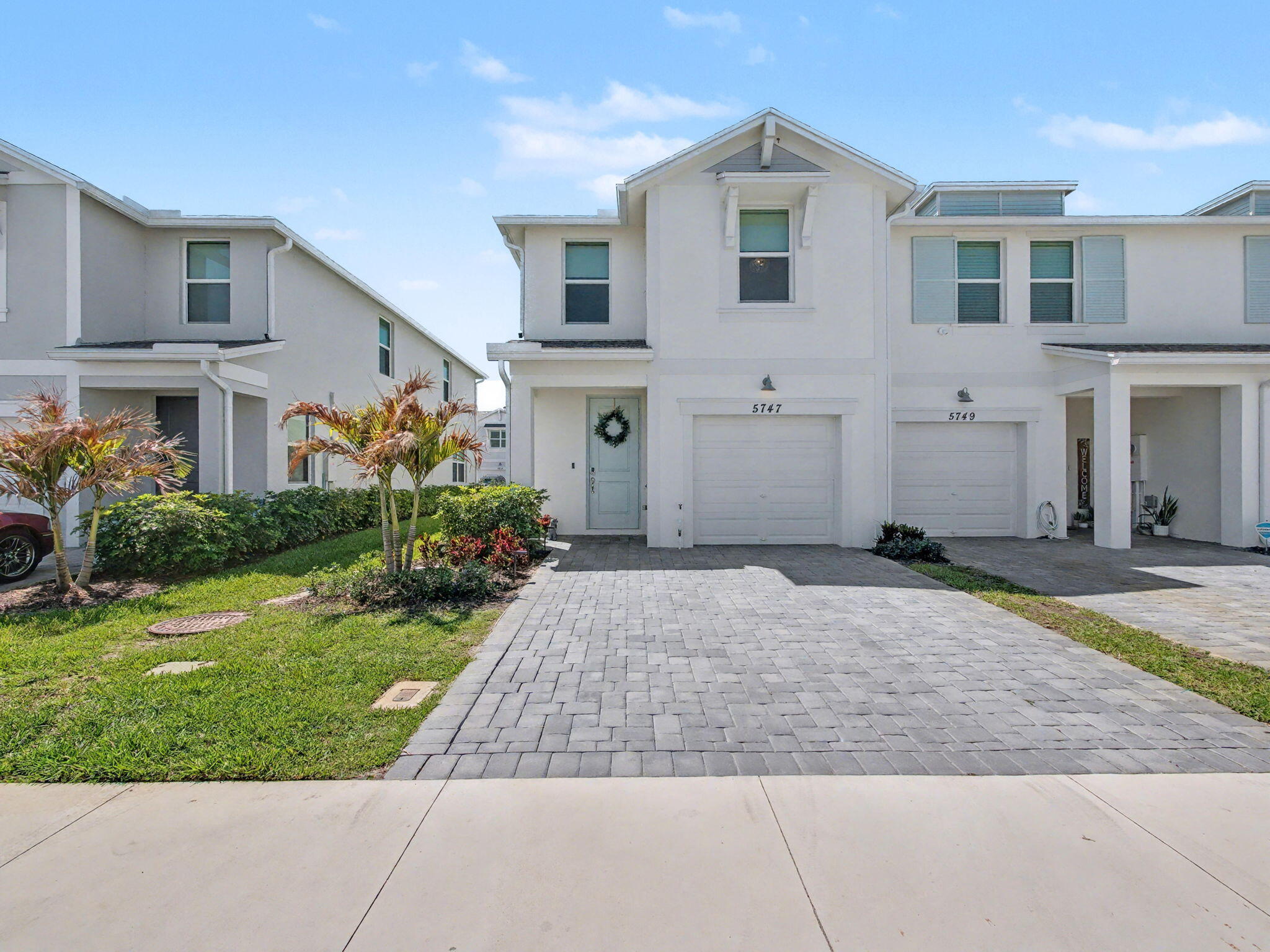 5747 SE Edgewater Circle