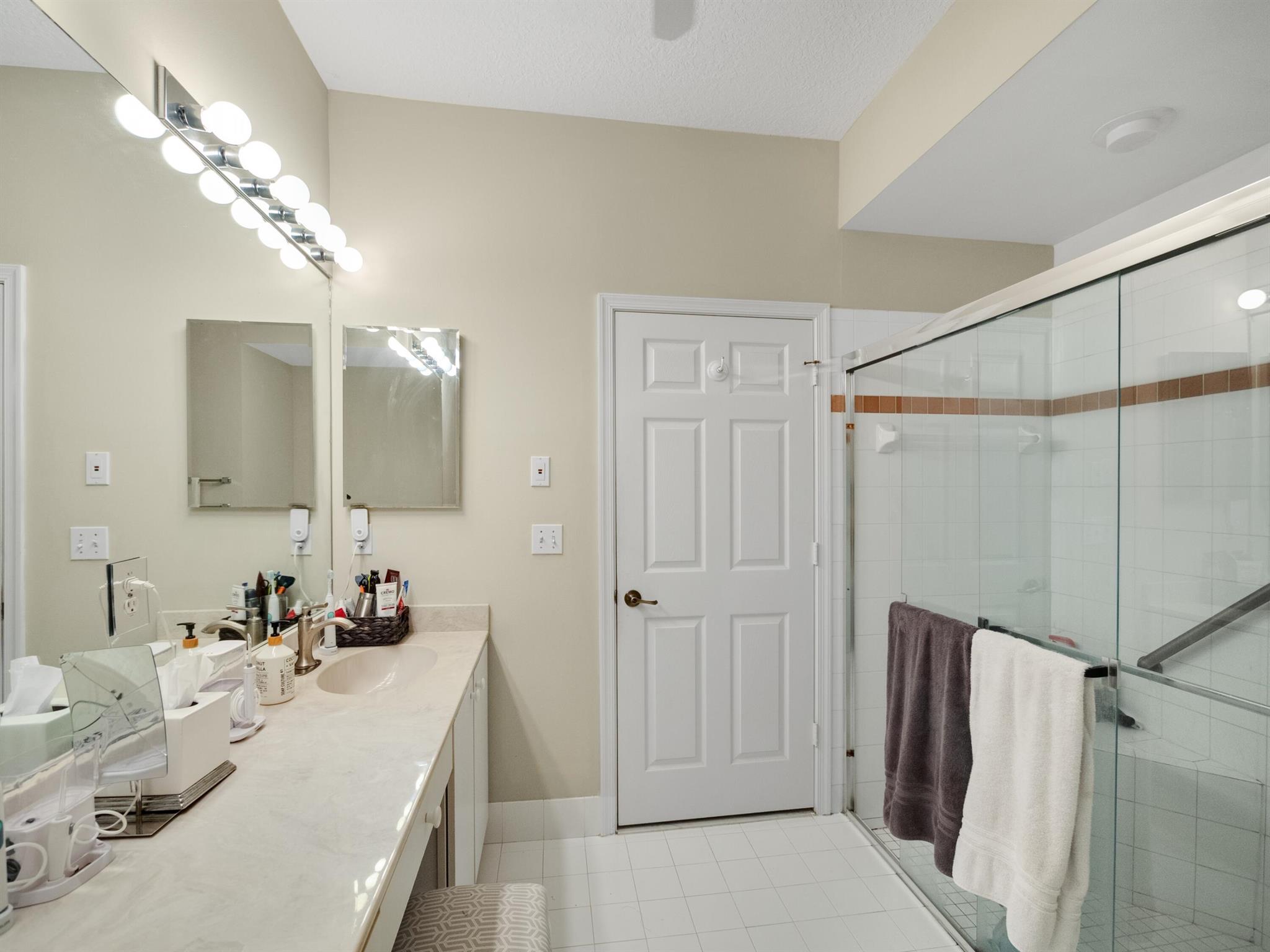 6872 SE Warwick Lane