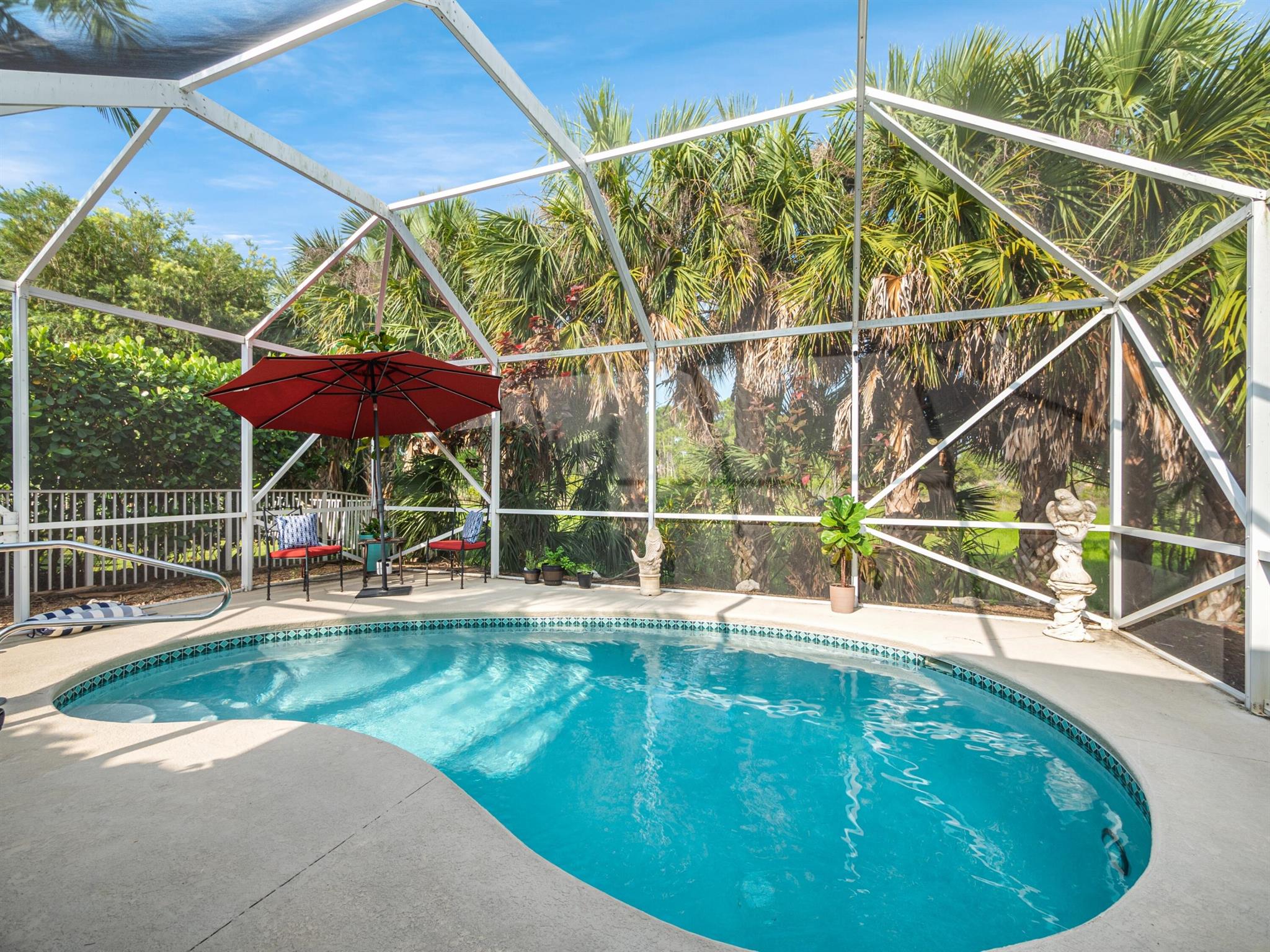 6872 SE Warwick Lane