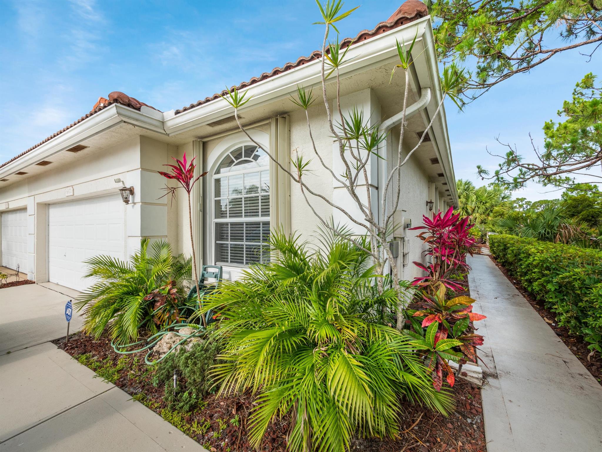 6872 SE Warwick Lane