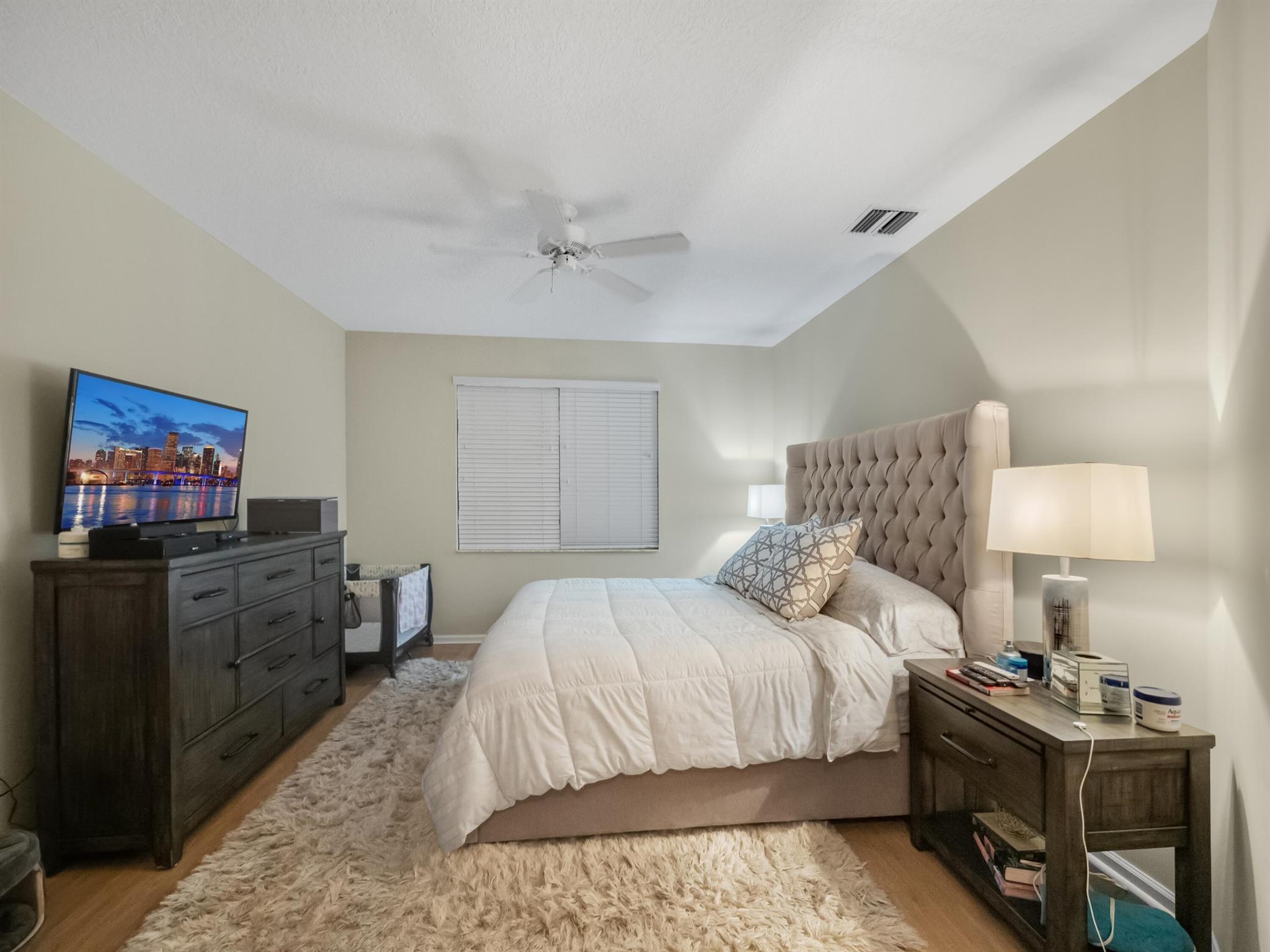 6872 SE Warwick Lane