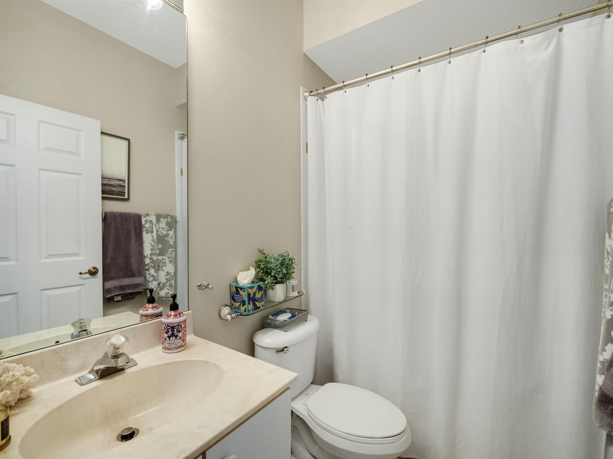 6872 SE Warwick Lane