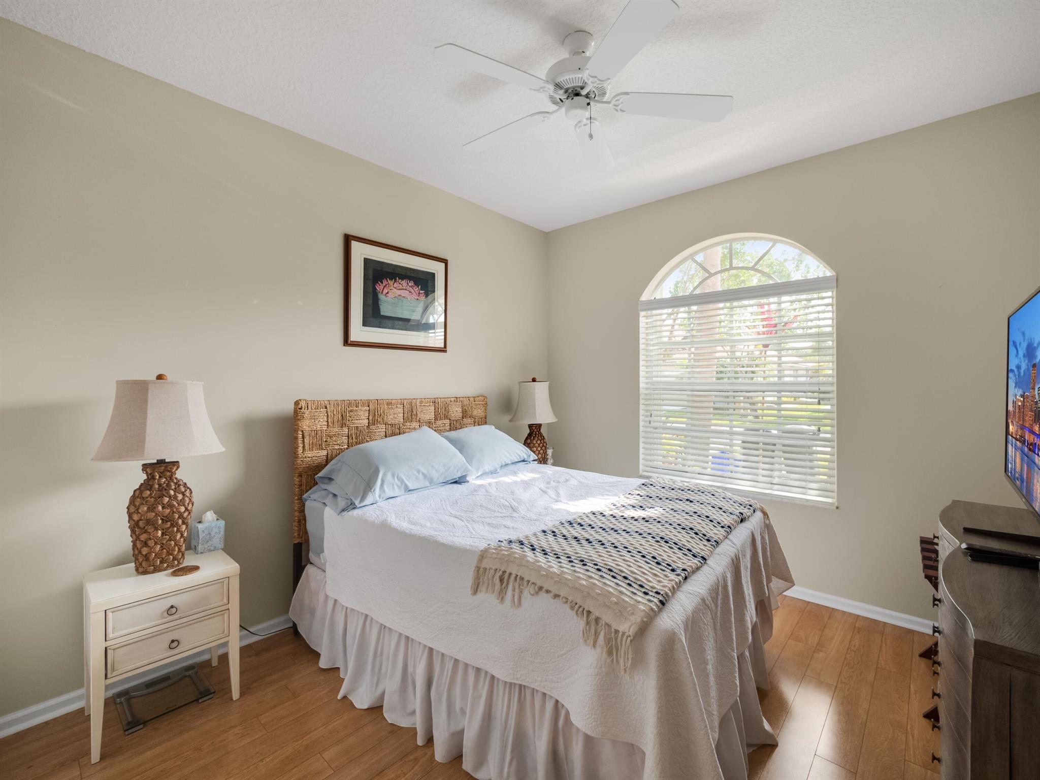 6872 SE Warwick Lane