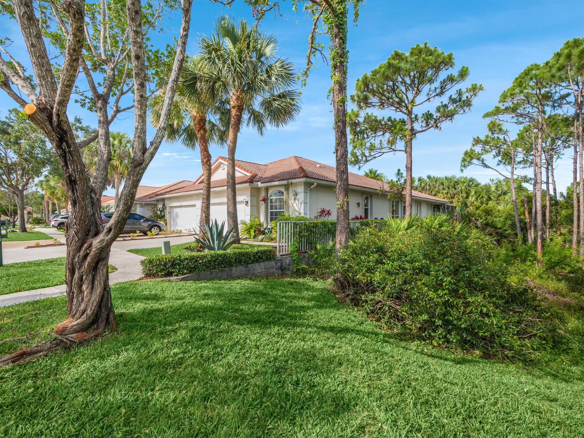 6872 SE Warwick Lane