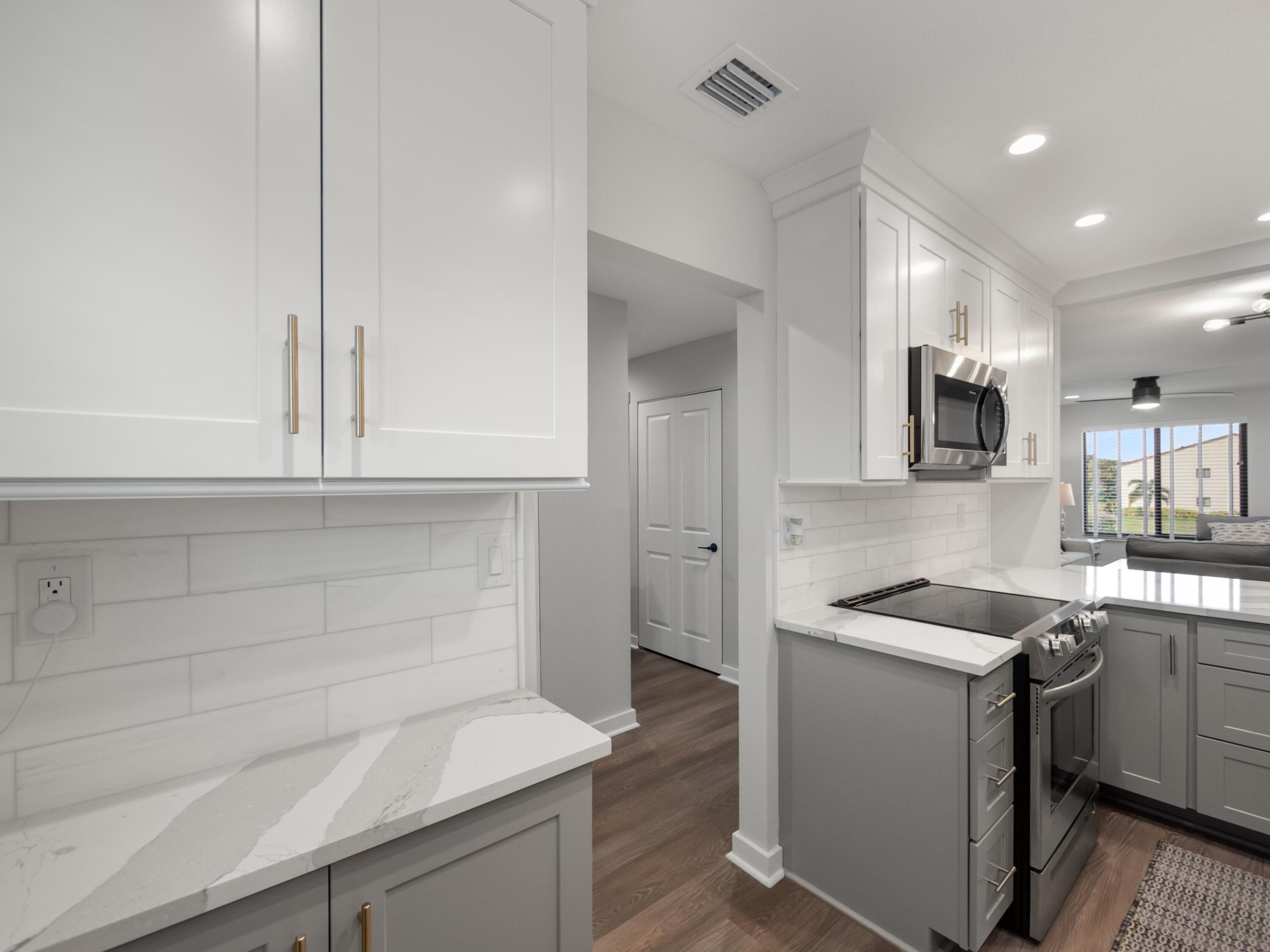 5443 SE Miles Grant Road 206